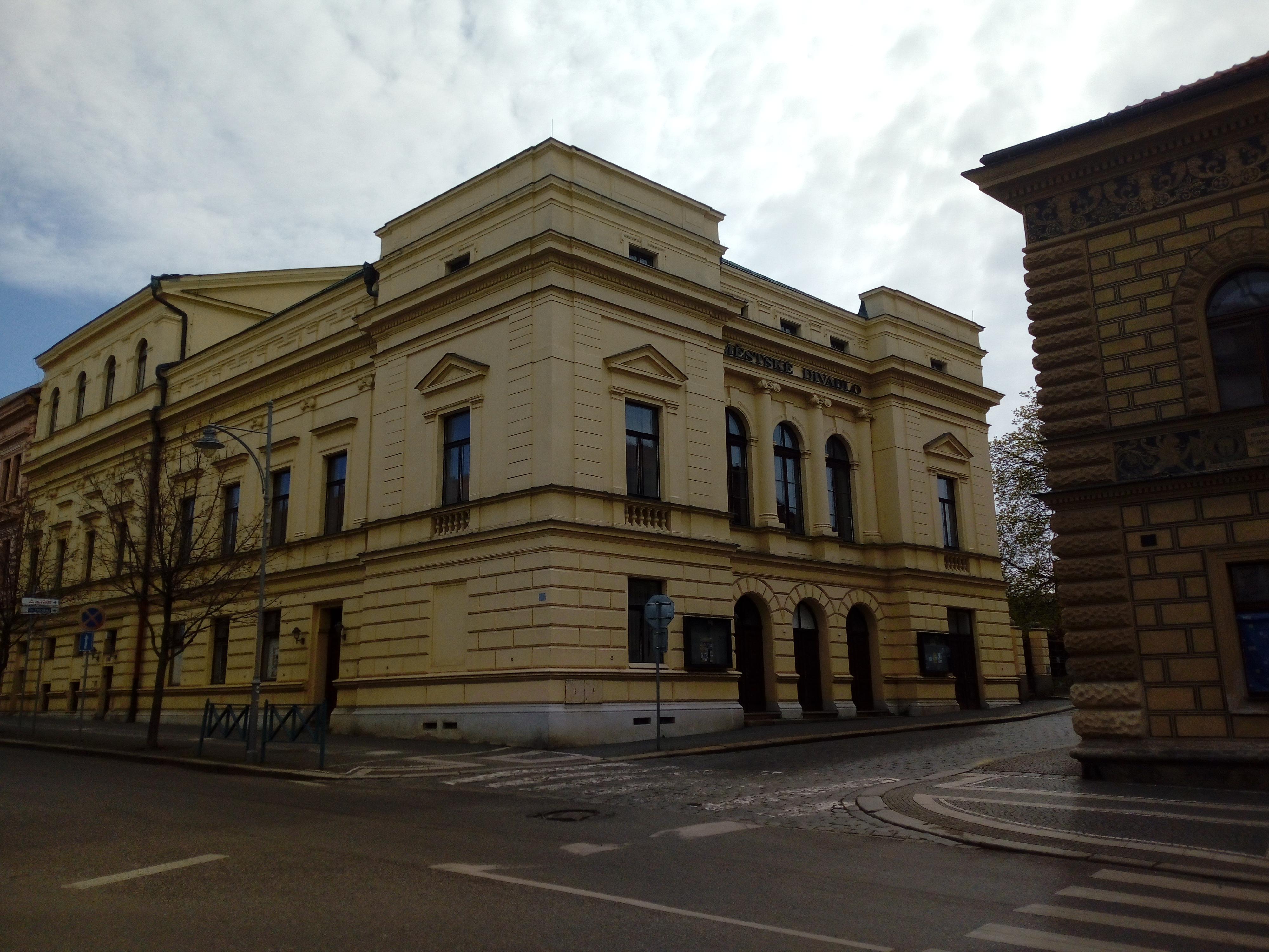 Městské divadlo Slaný foto 2