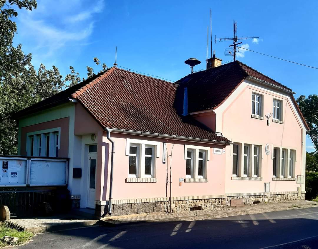 Břvany - obecní úřad foto 2