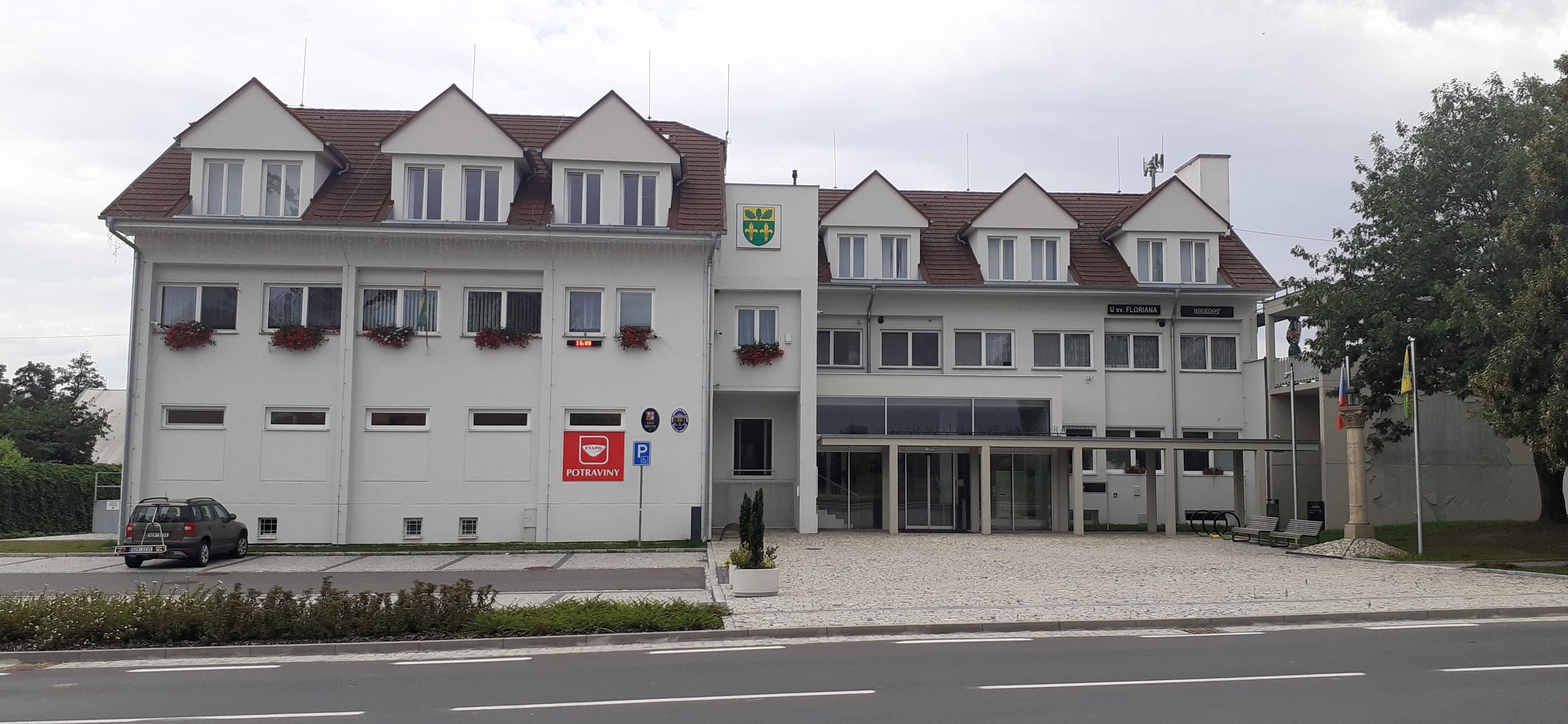 Dub nad Moravou - úřad městyse foto 3