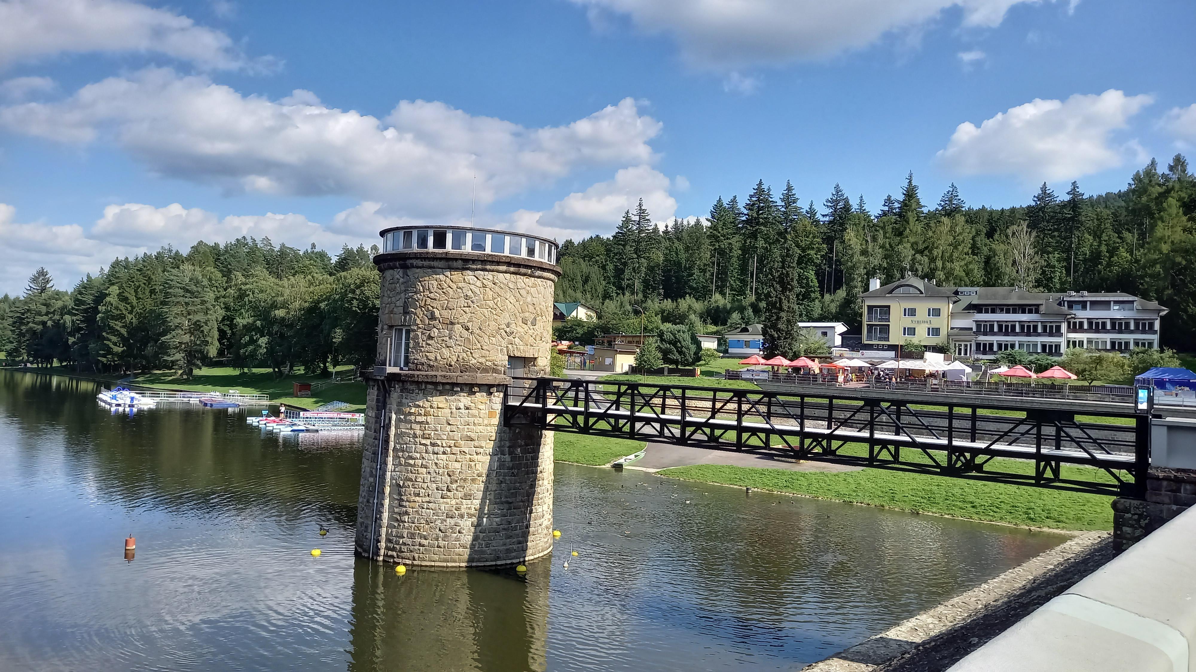 Půjčovna lodiček a šlapadel v. n. Luhačovice foto 3