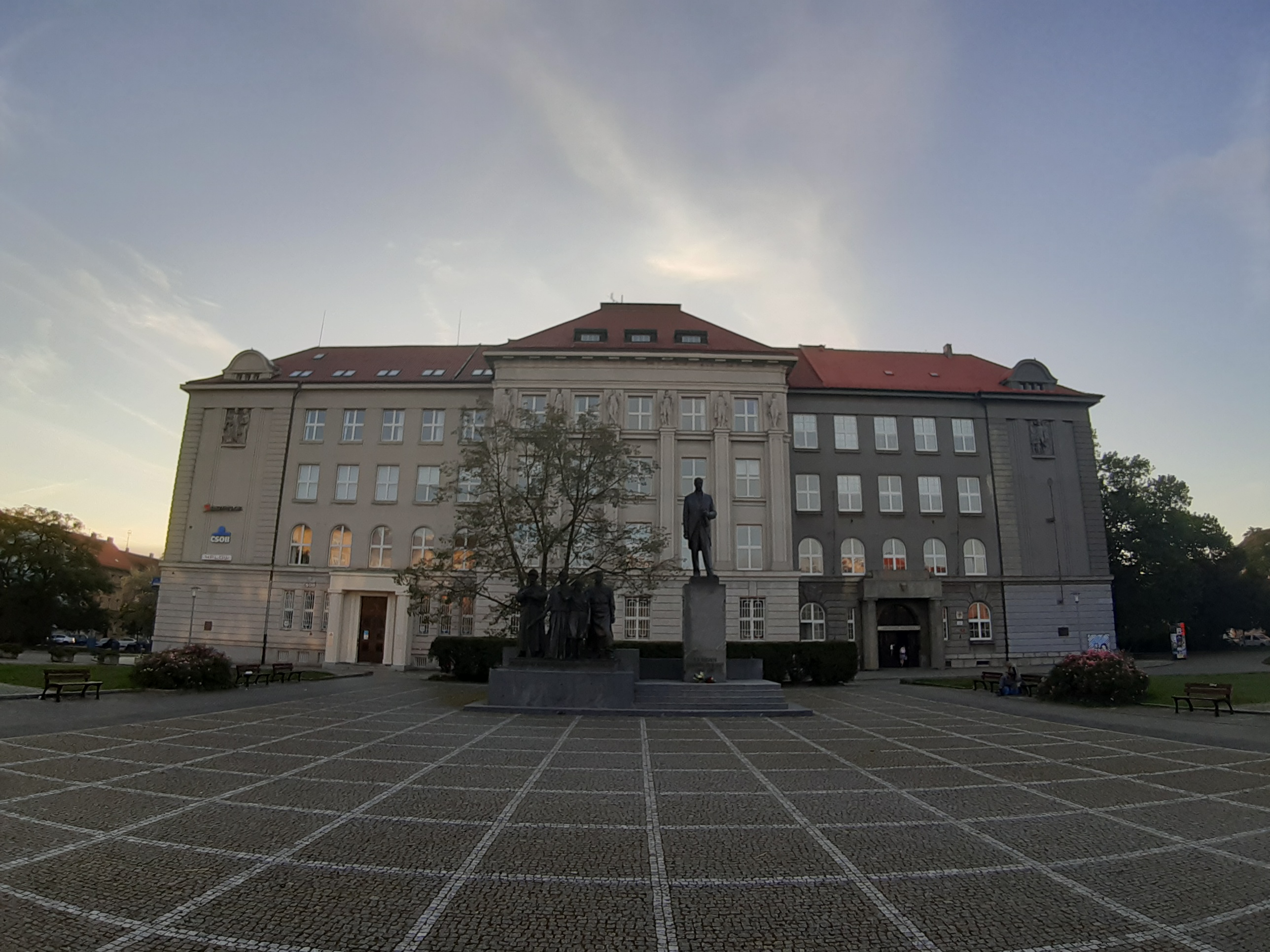 Masarykovo gymnázium Plzeň, Petákova foto 4