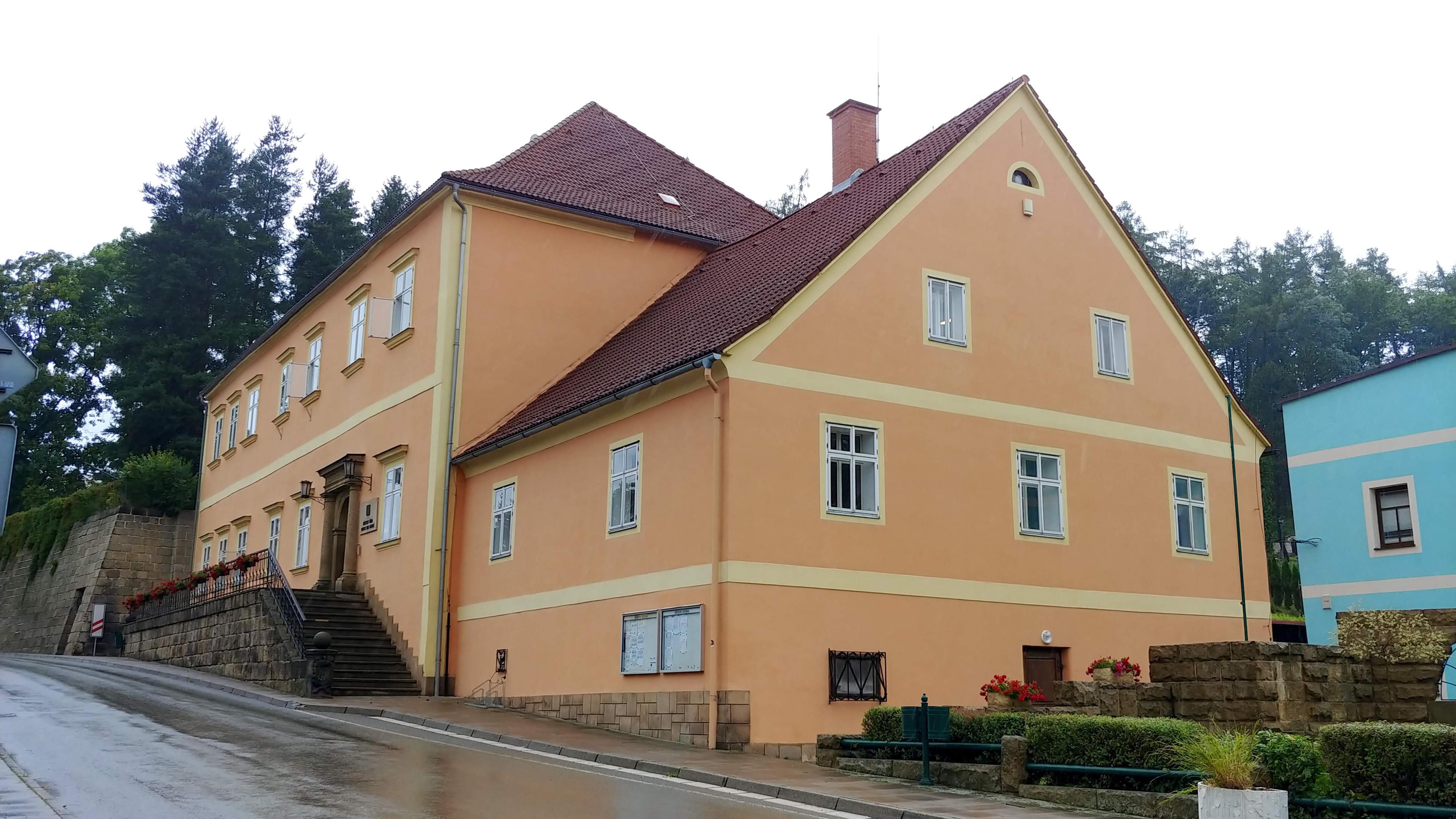 Teplice nad Metují - městský úřad foto 2
