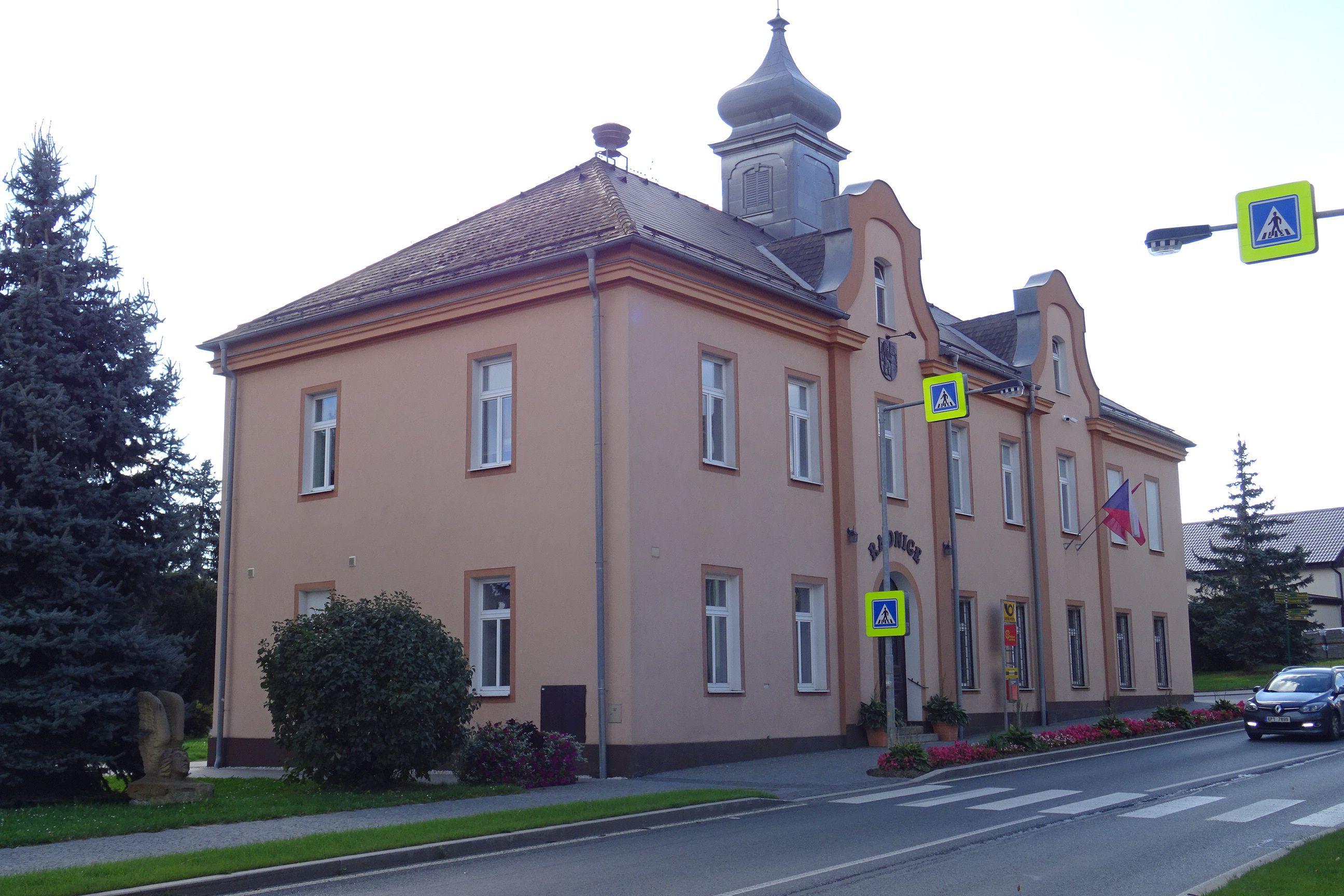 Chodová Planá - úřad městyse foto 3