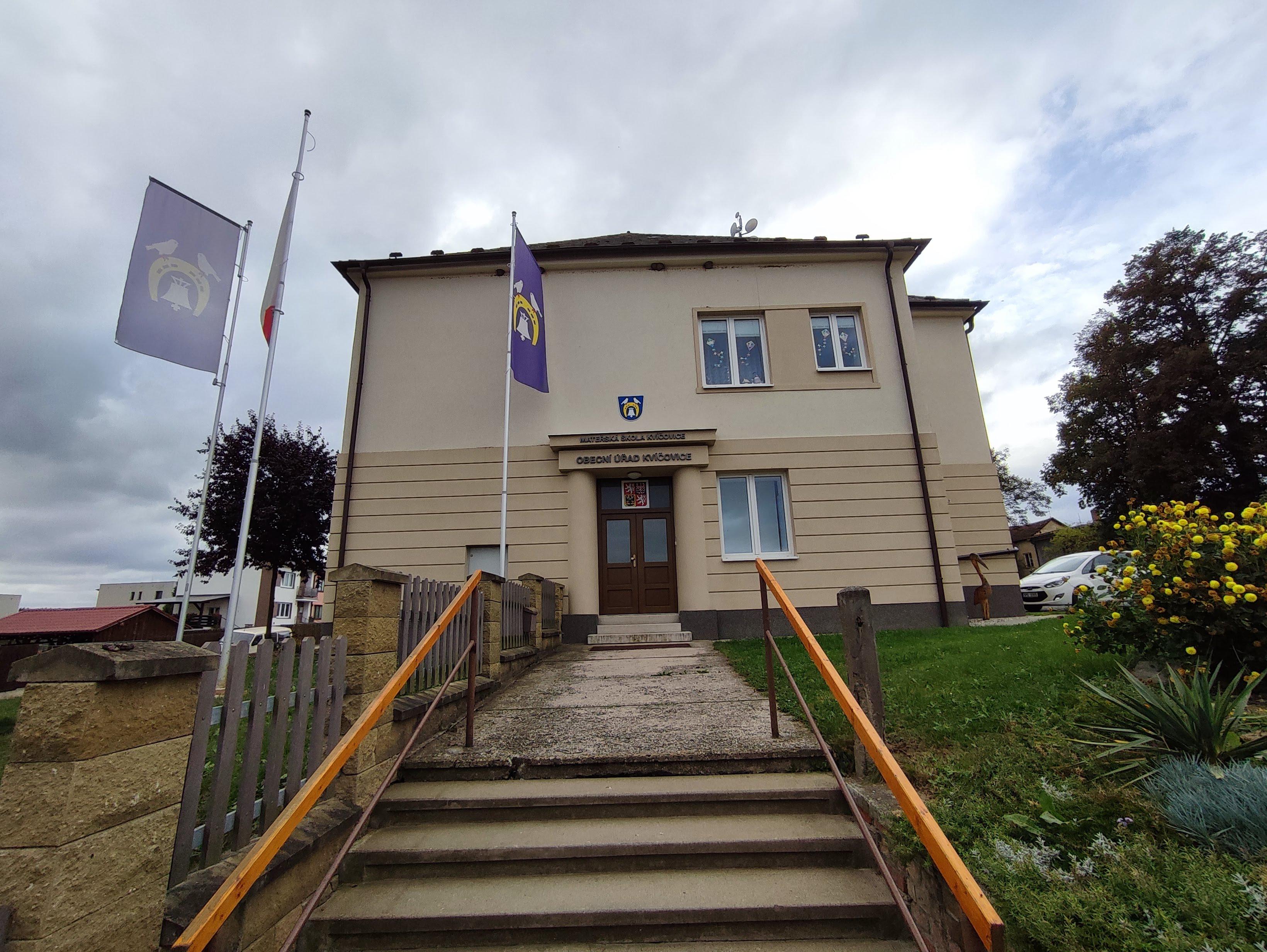 Kvíčovice - obecní úřad foto 3