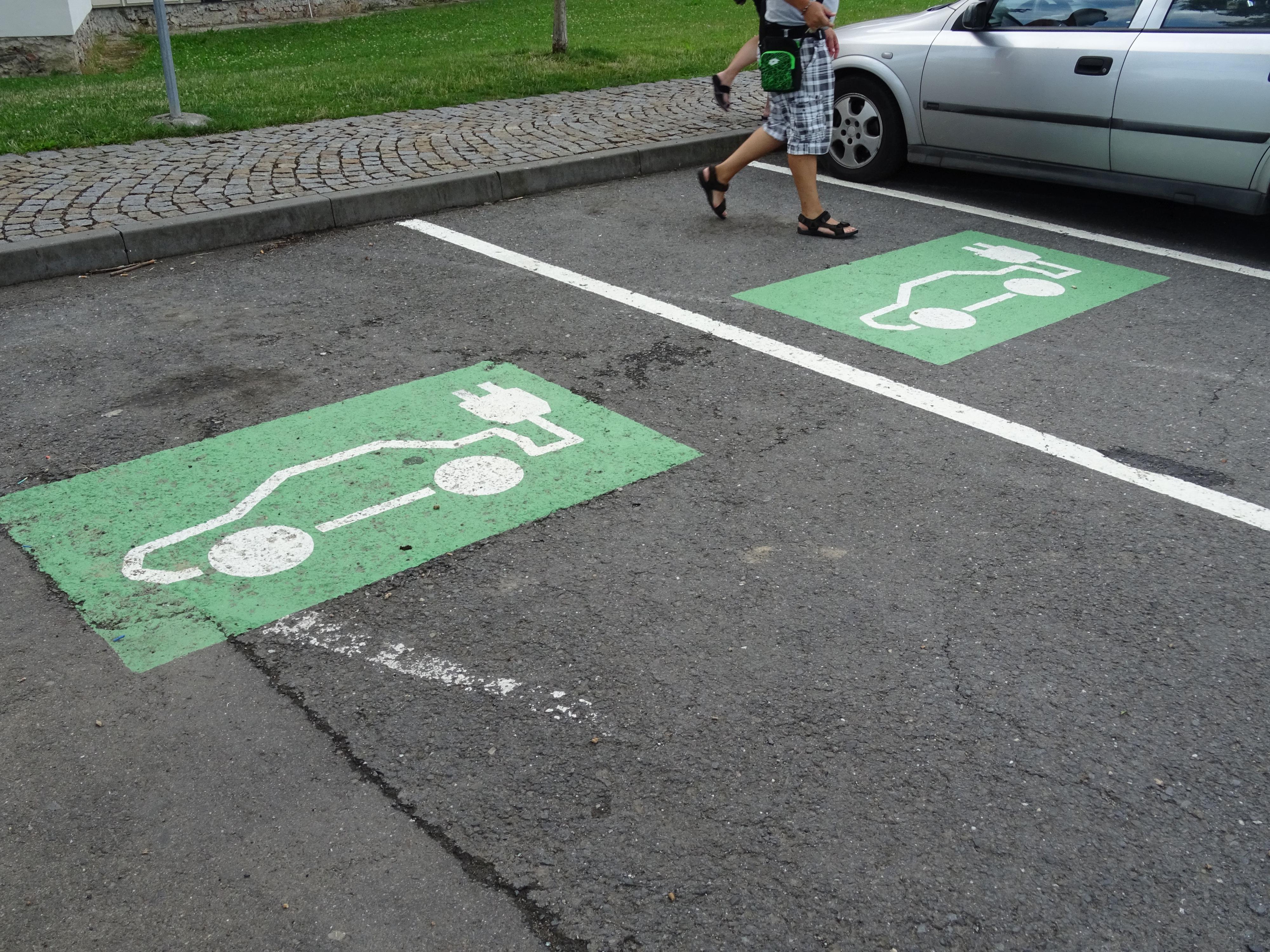 Nabíjecí stanice pro elektromobily foto 2