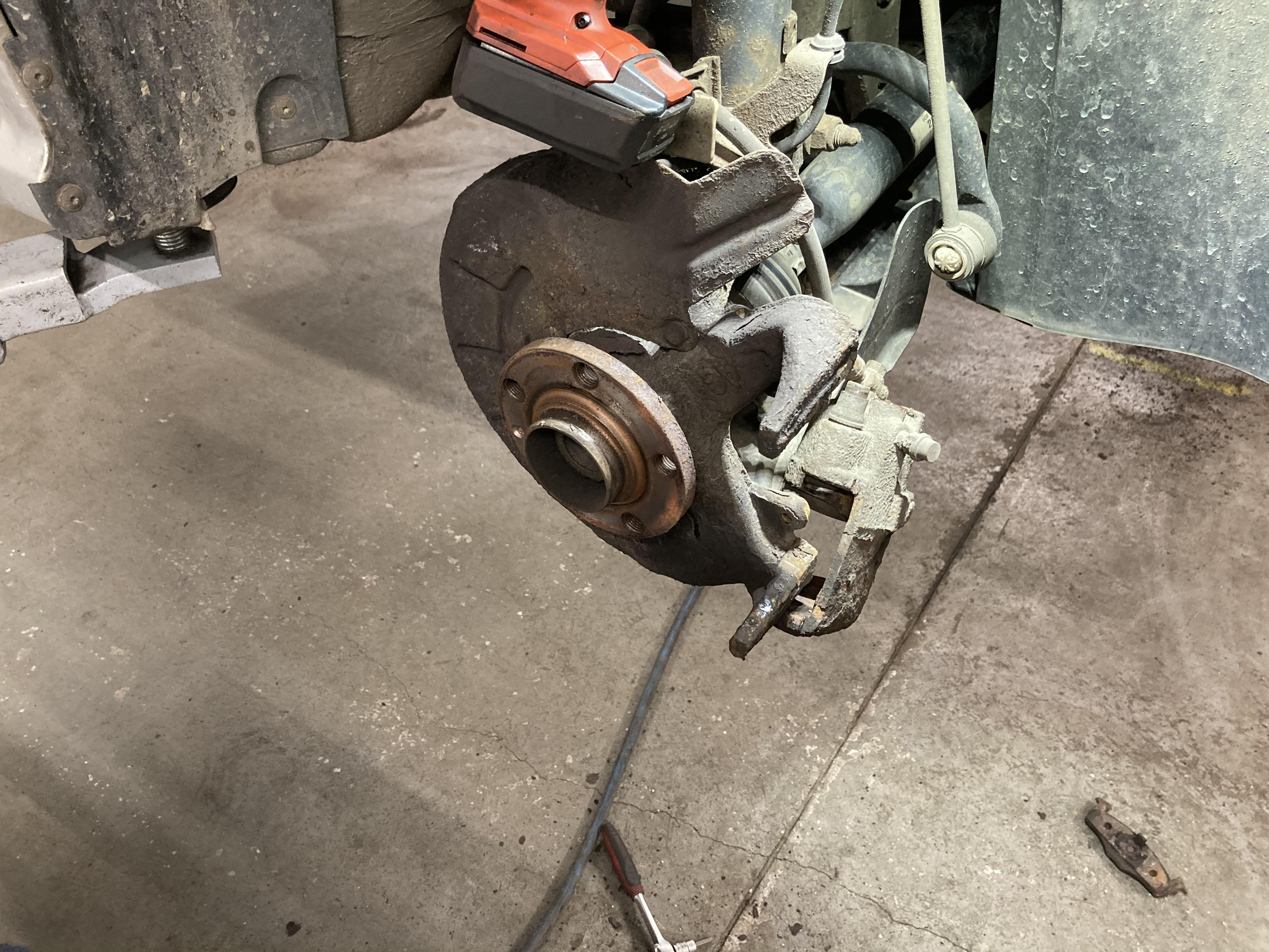 Auto Pneu Servis MK foto 2