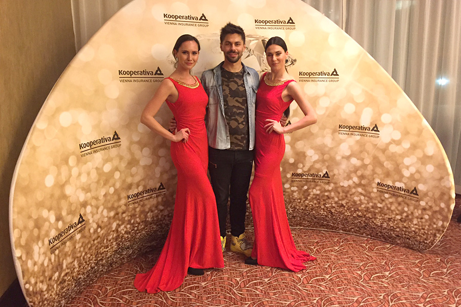 Mobilní fotostěny a poutače s textilní výplní