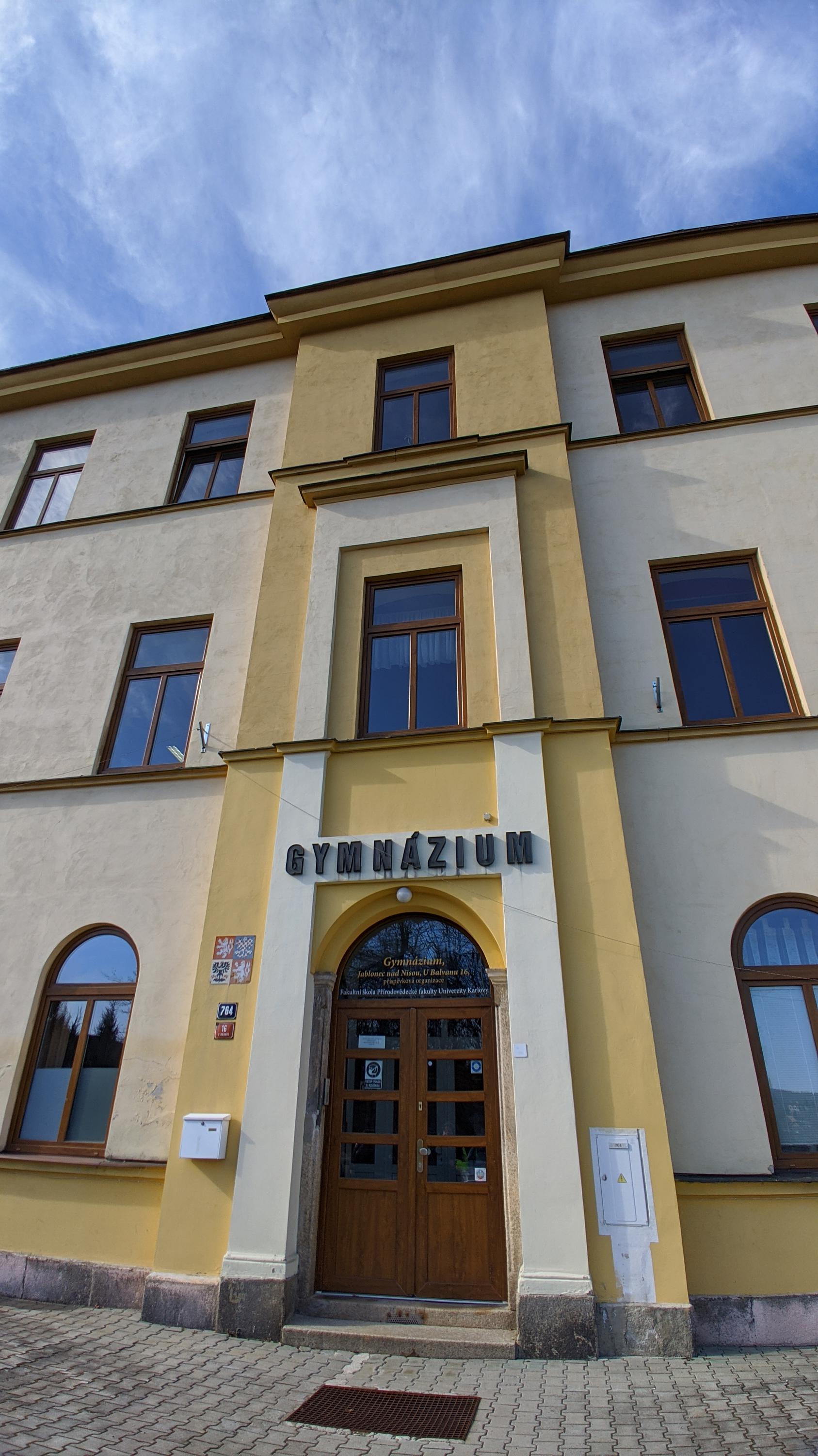 Gymnázium U Balvanu foto 2