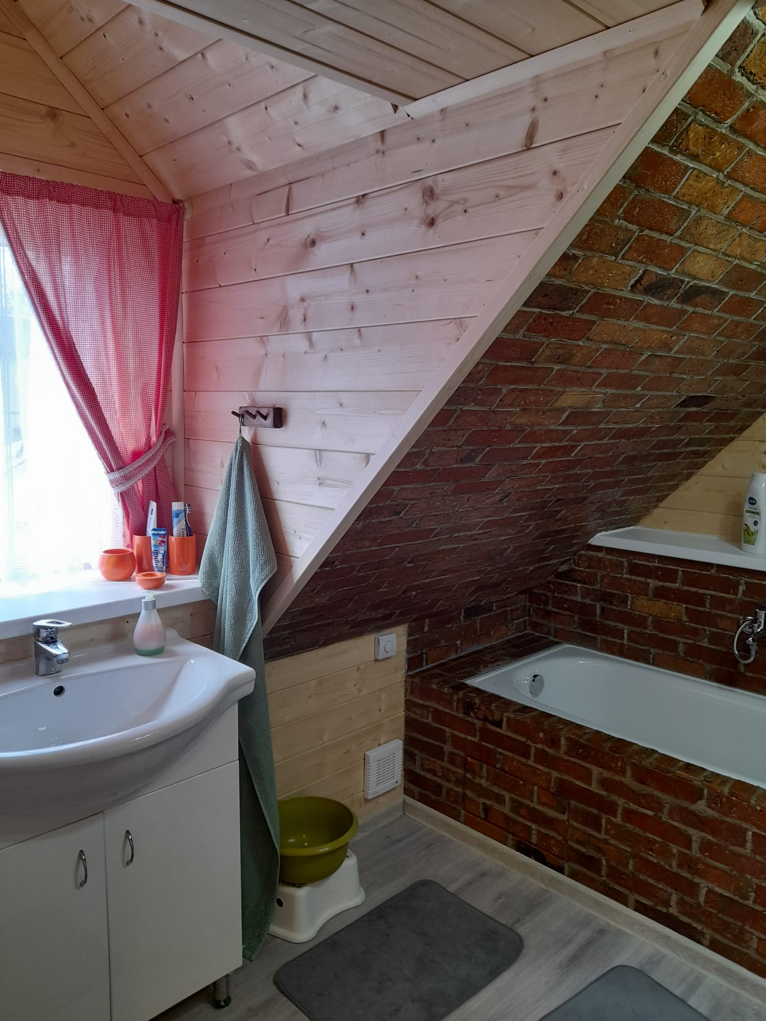 Roubenka u potoka Výprachtice foto 3