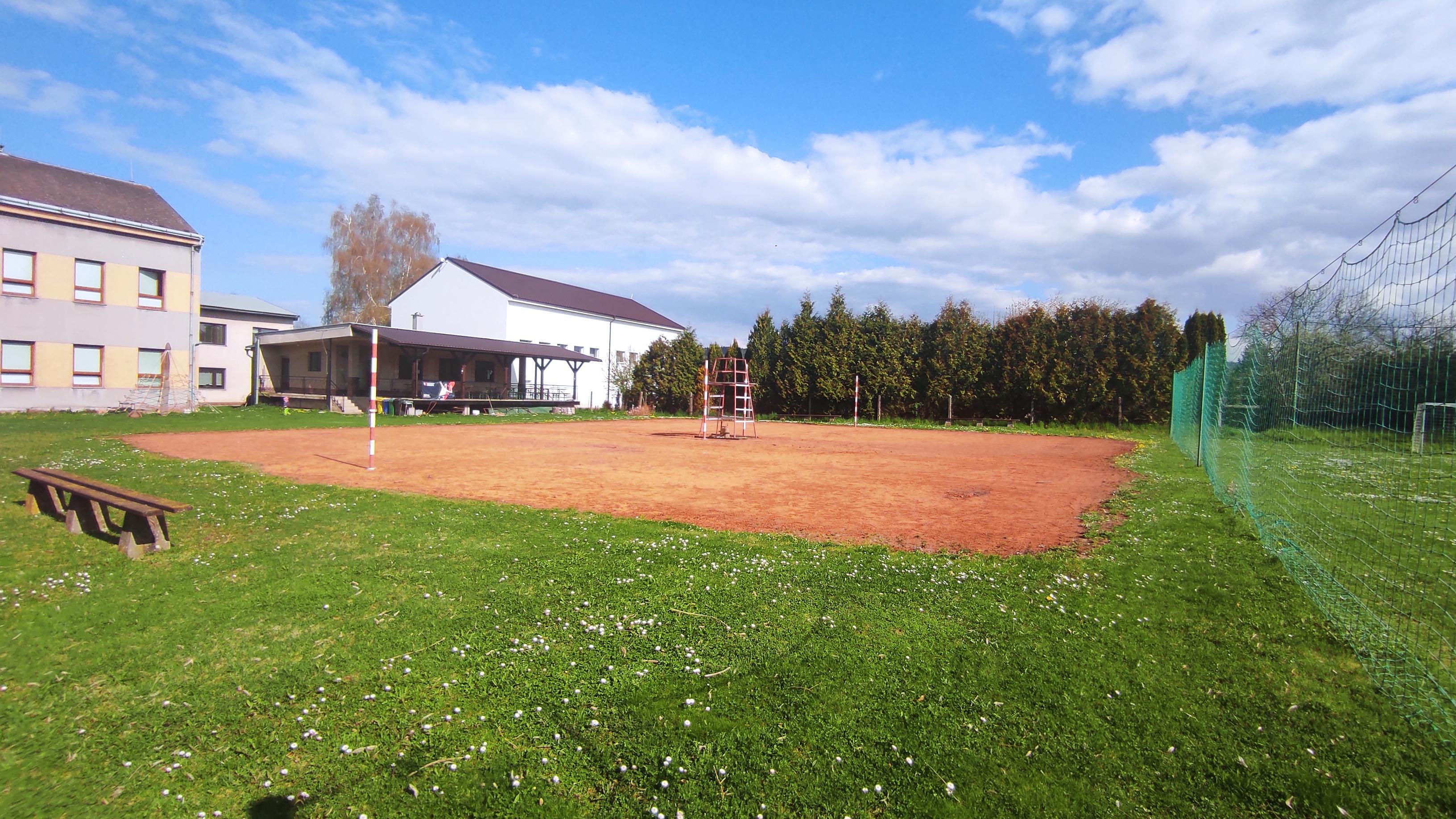 Volejbalové hřiště Sokol Radim foto 3