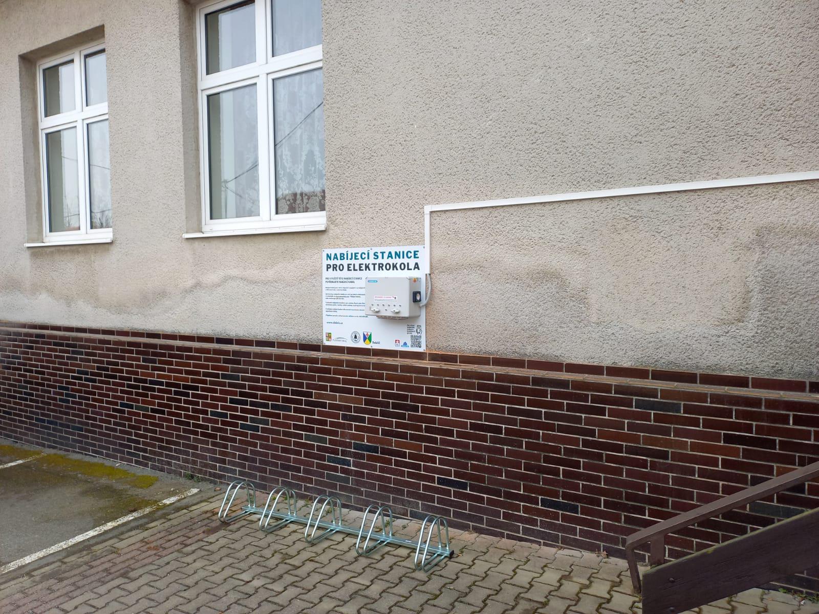 Nabíjecí stanice Pohostinství a řeznictví U Mizerů