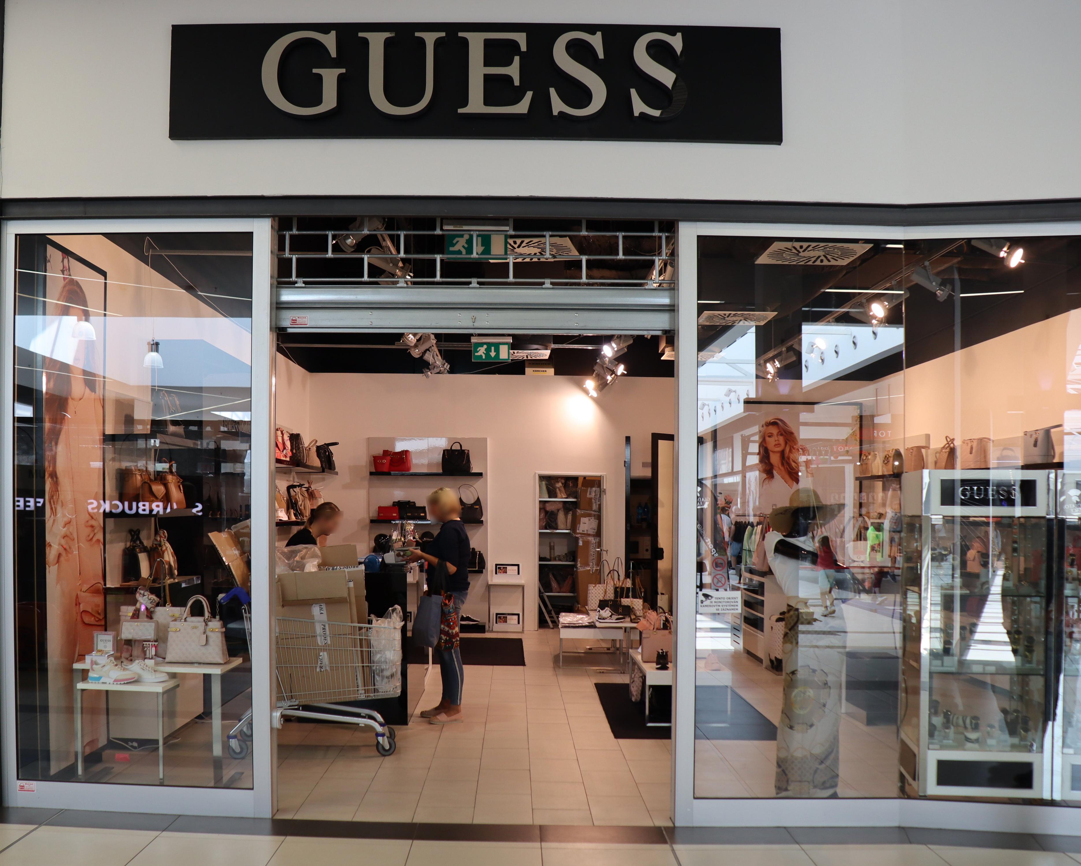 GUESS foto 1