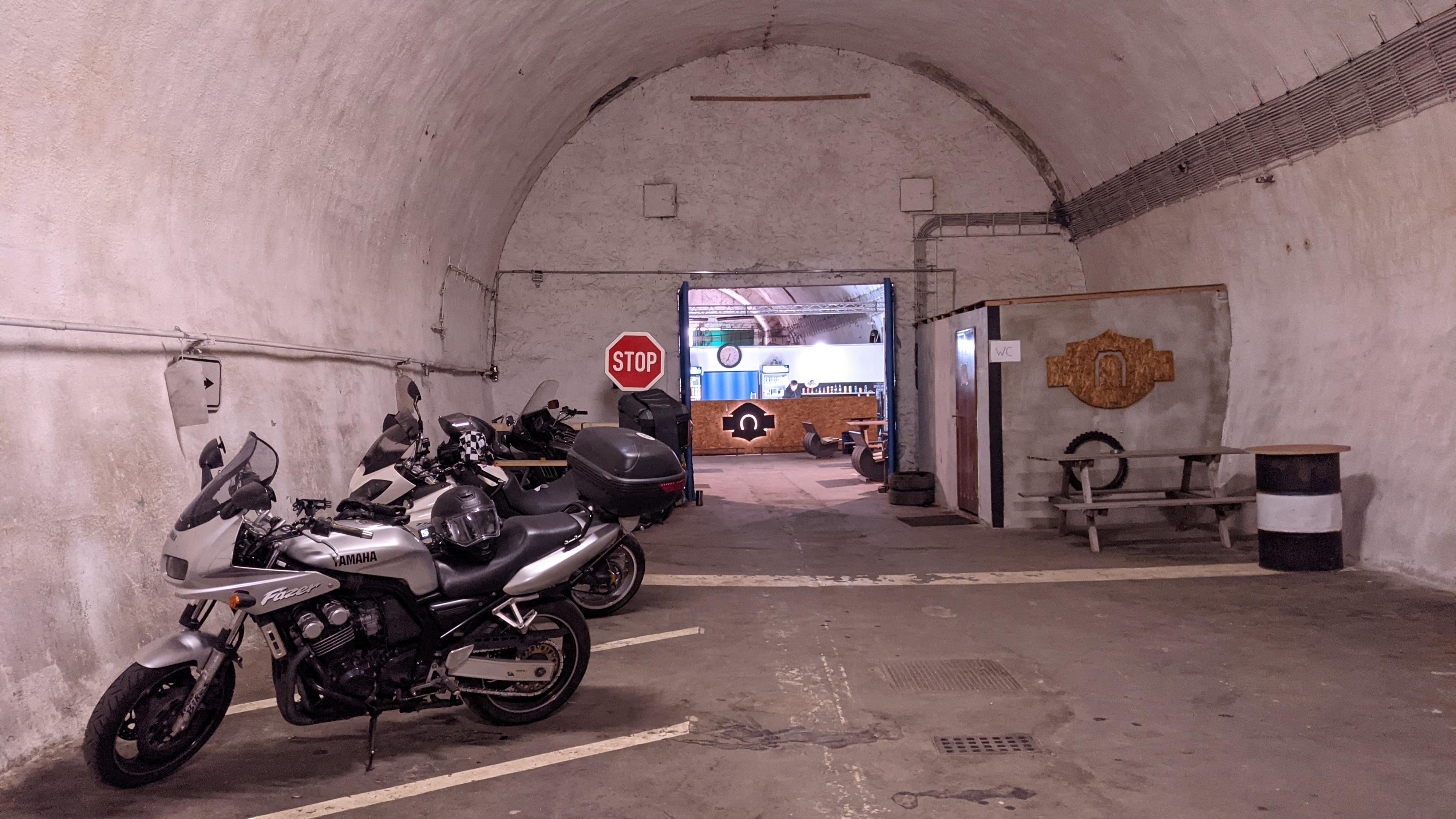 Zastávka pro motorkáře foto 5