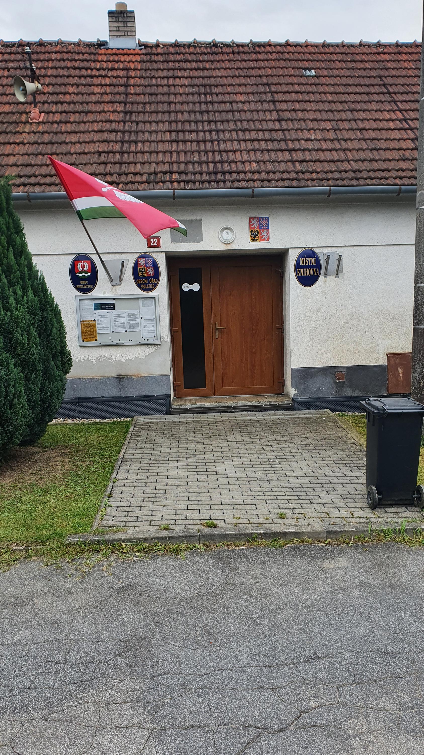 Sedlatice - obecní úřad foto 2