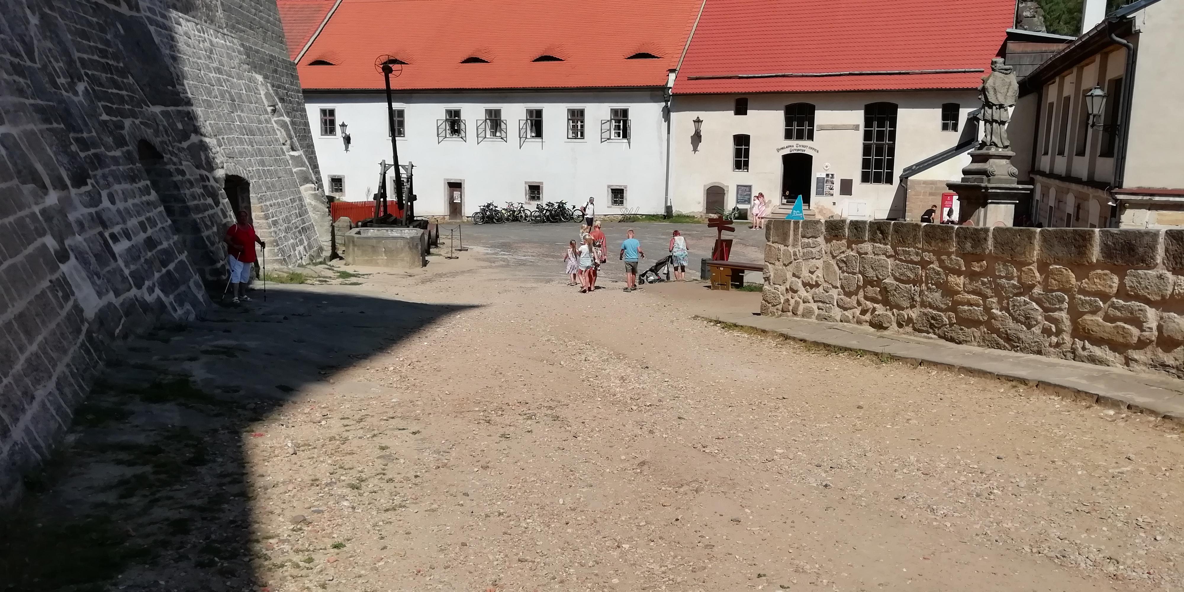 Ubytování na hradě Kost foto 6