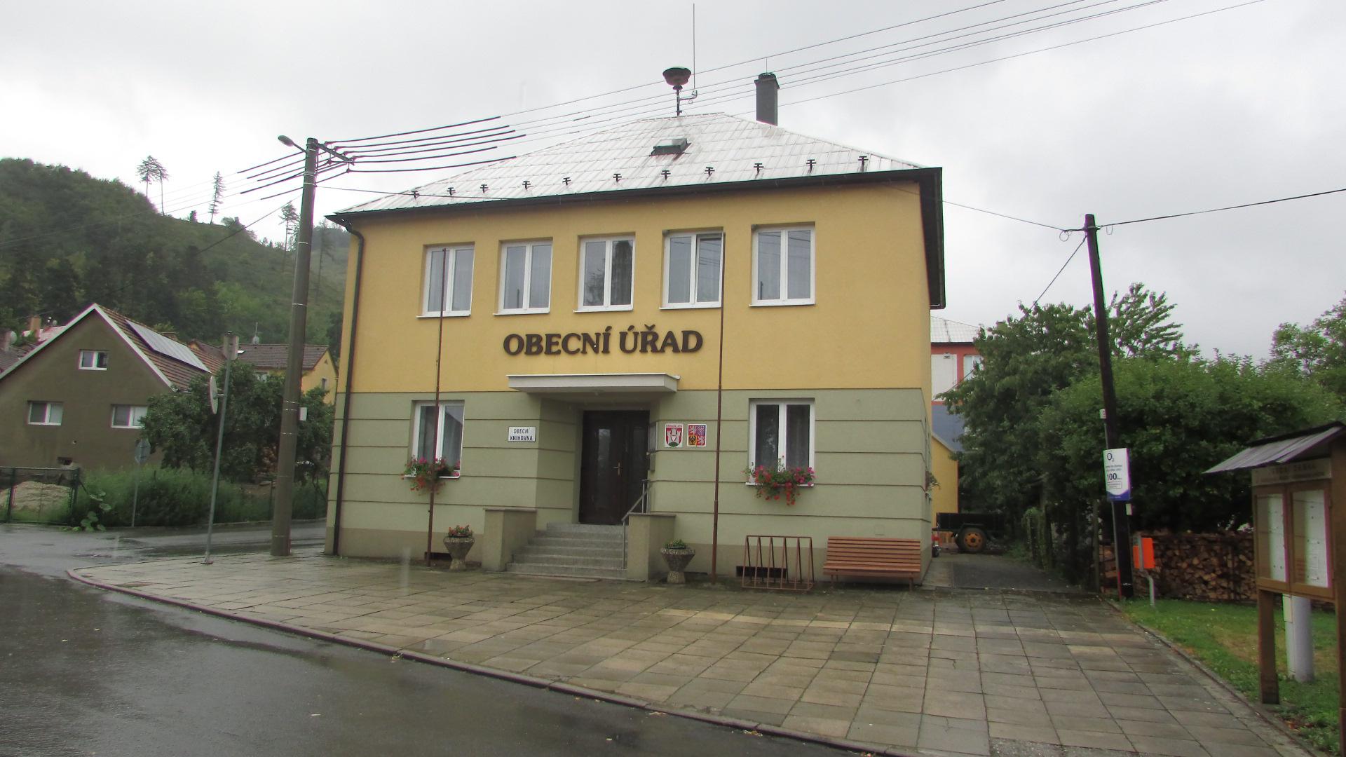 Podhradní Lhota - obecní úřad foto 2