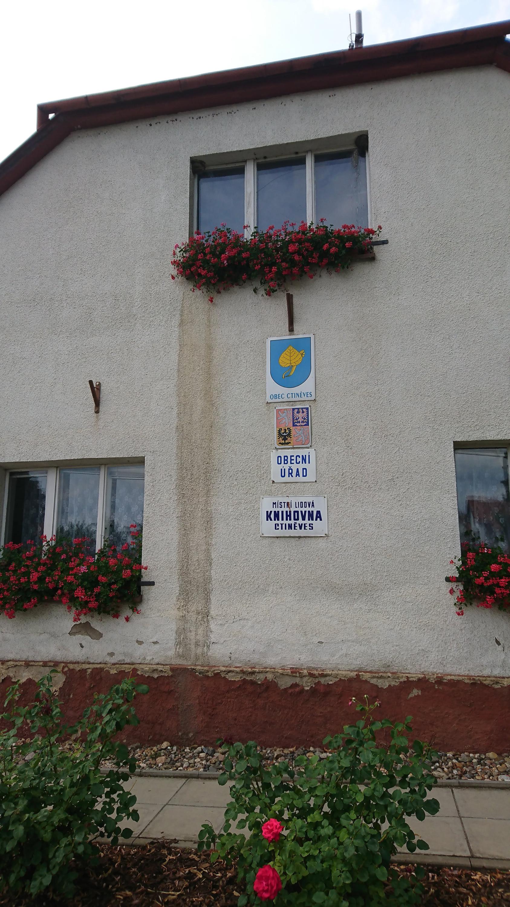 Ctiněves - obecní úřad foto 2