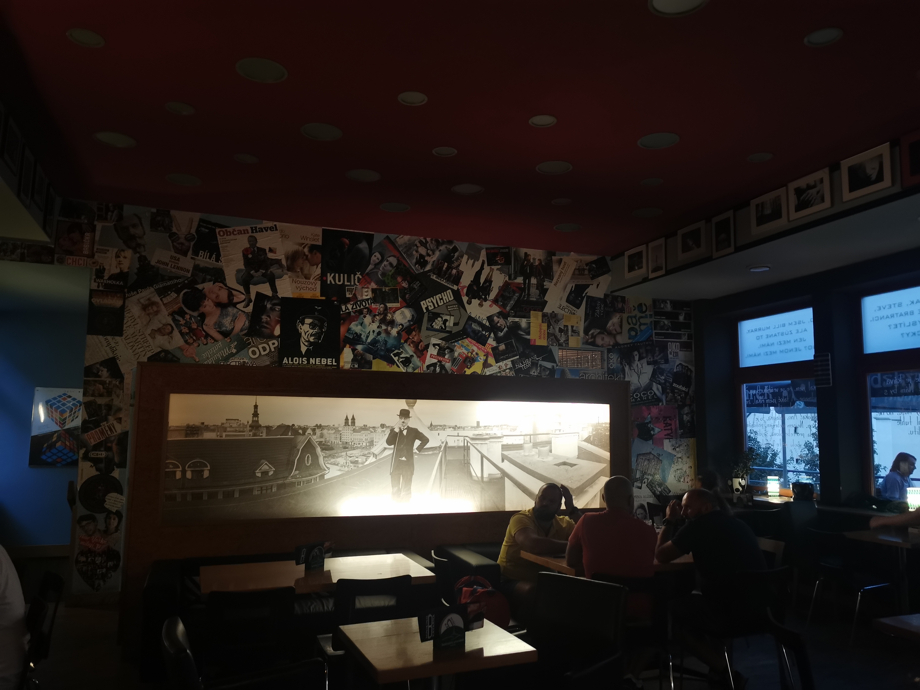 Minikino kavárna foto 2