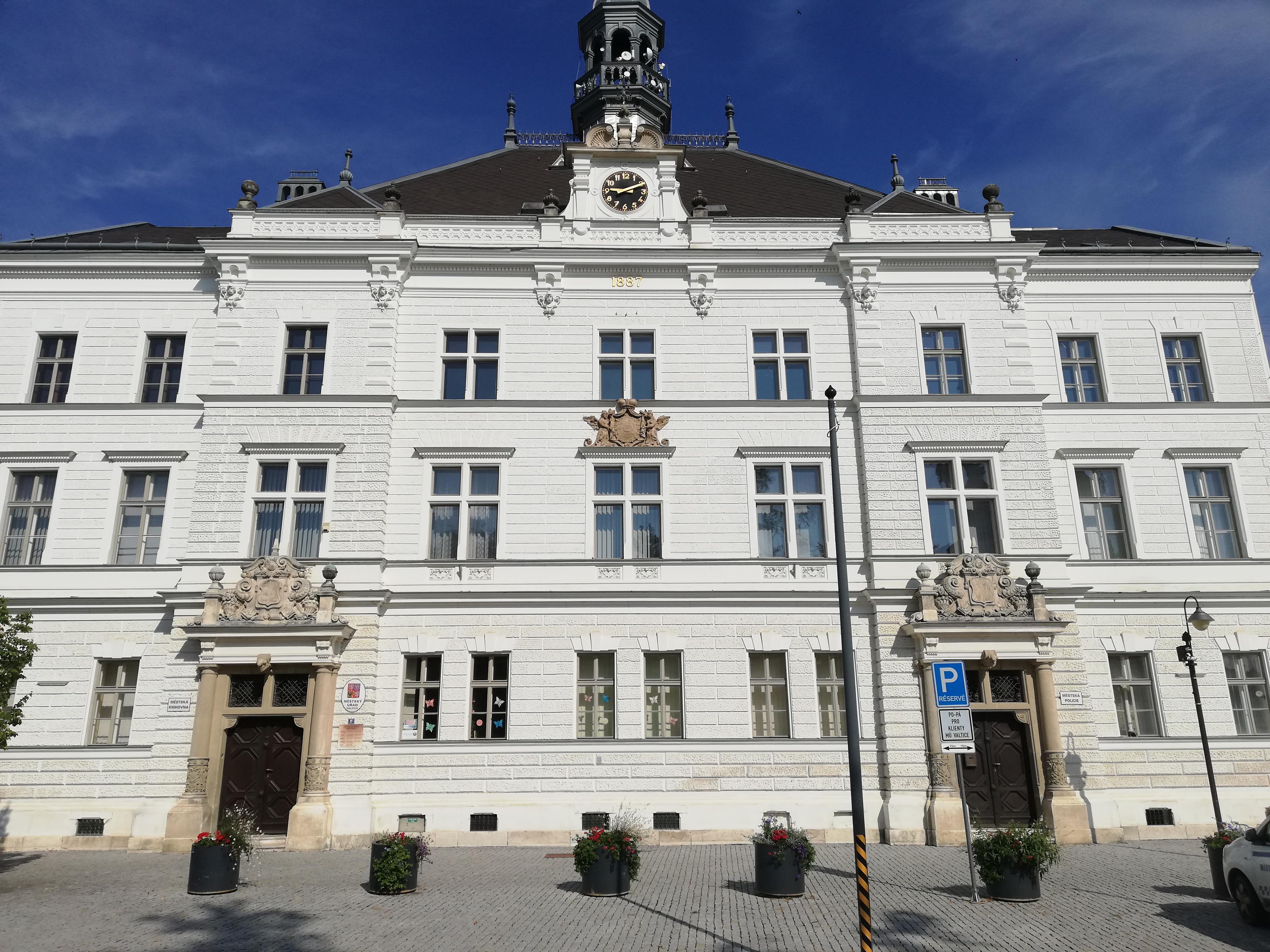Valtice - městský úřad foto 3