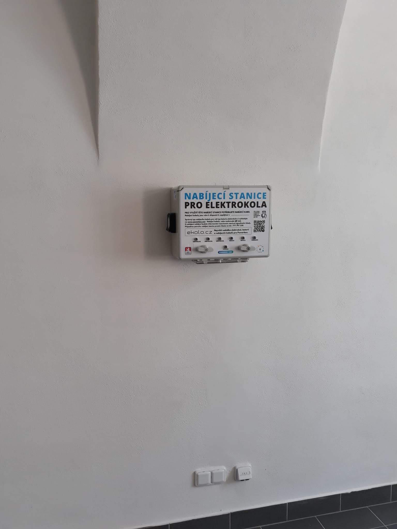 Nabíjecí stanice Služebna Městské policie Domažlice foto 4