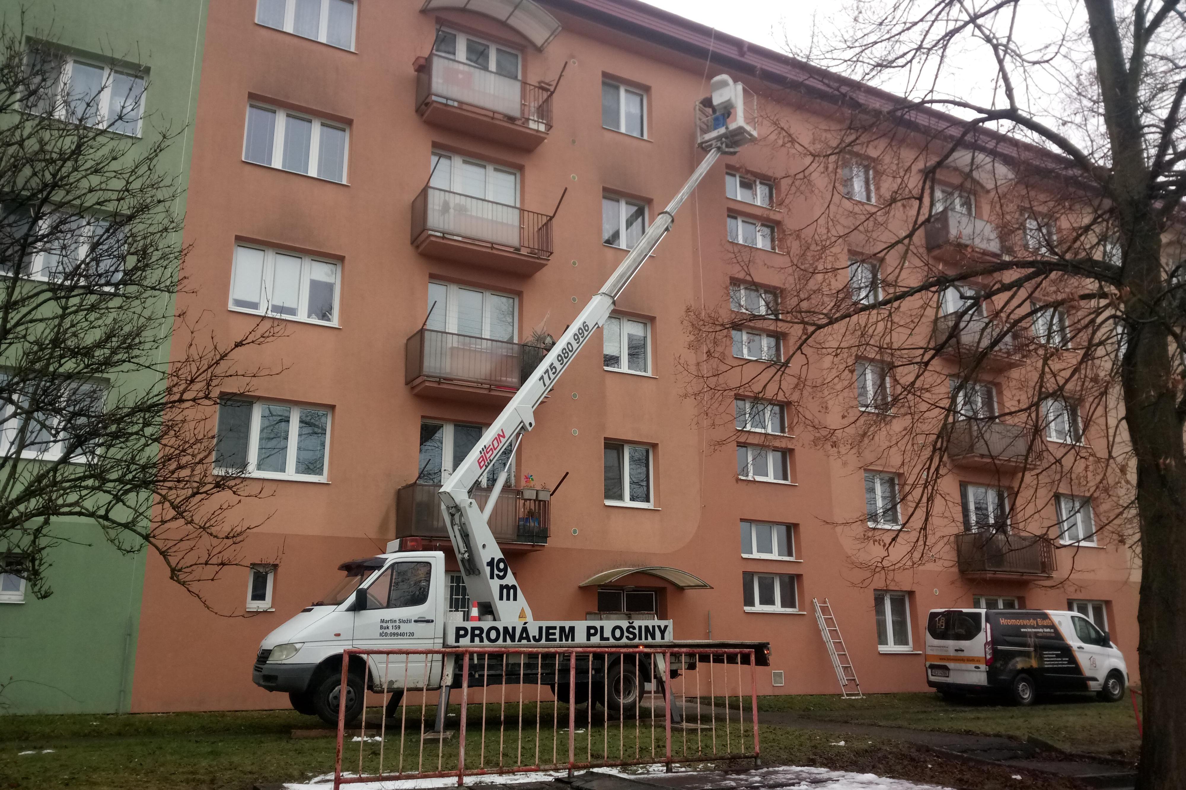 Pronájem montážní teleskopické plošiny