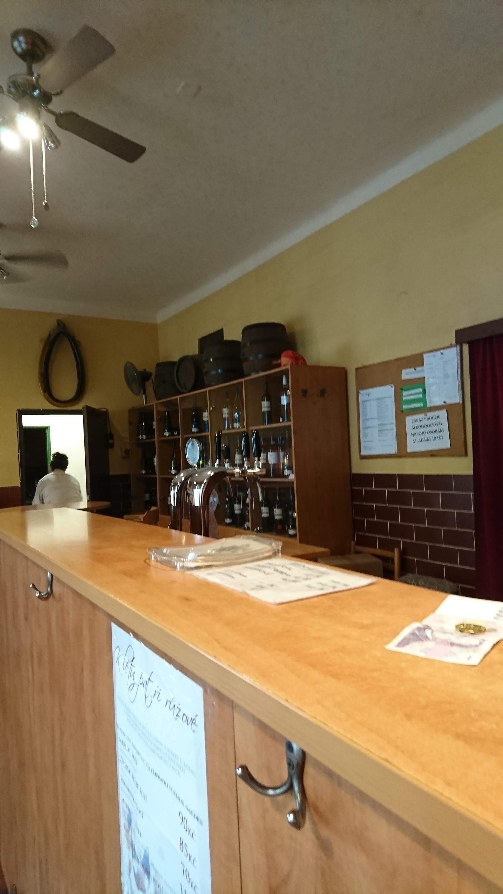 Vinný bar Blatnička foto 2