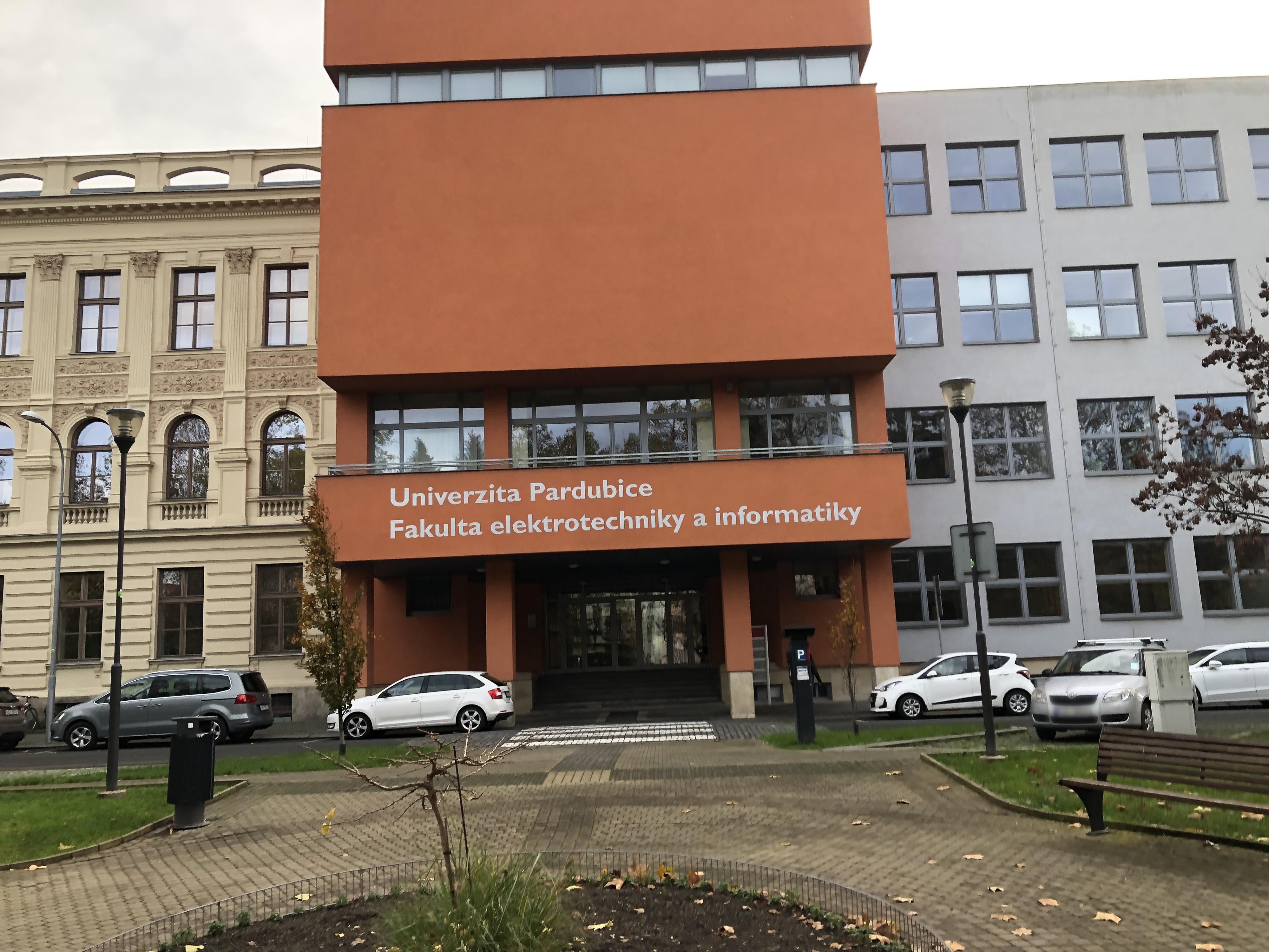 Univerzita Pardubice - Fakulta elektrotechniky a informatiky