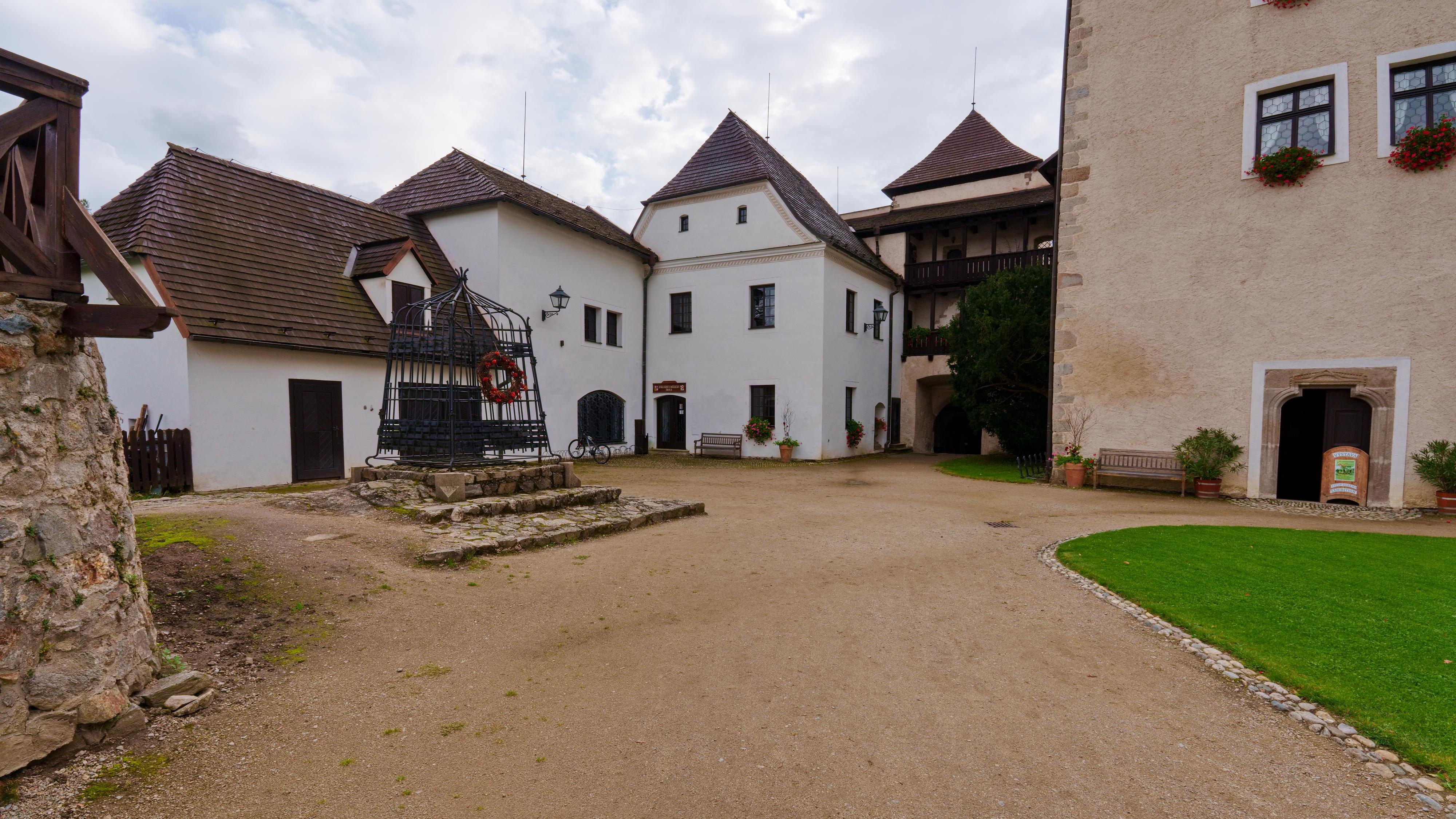 ZUŠ F. Pišingera, Nové Hrady foto 2