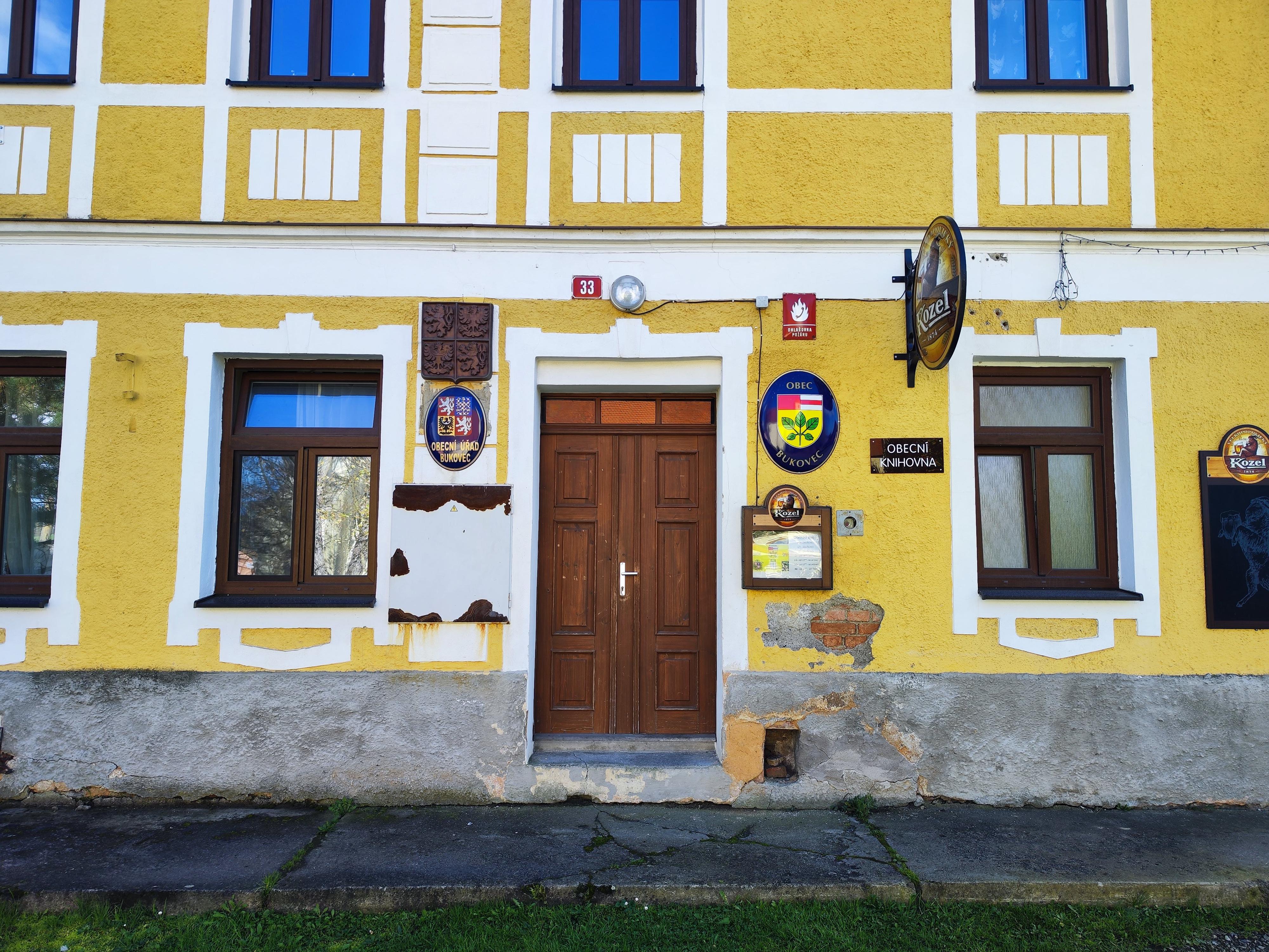Bukovec - obecní úřad foto 2