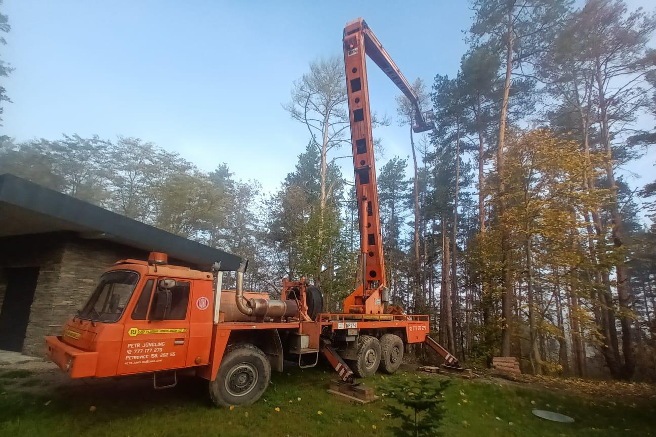 Montážní plošiny 16m a 27m, rizikové kácení stromů