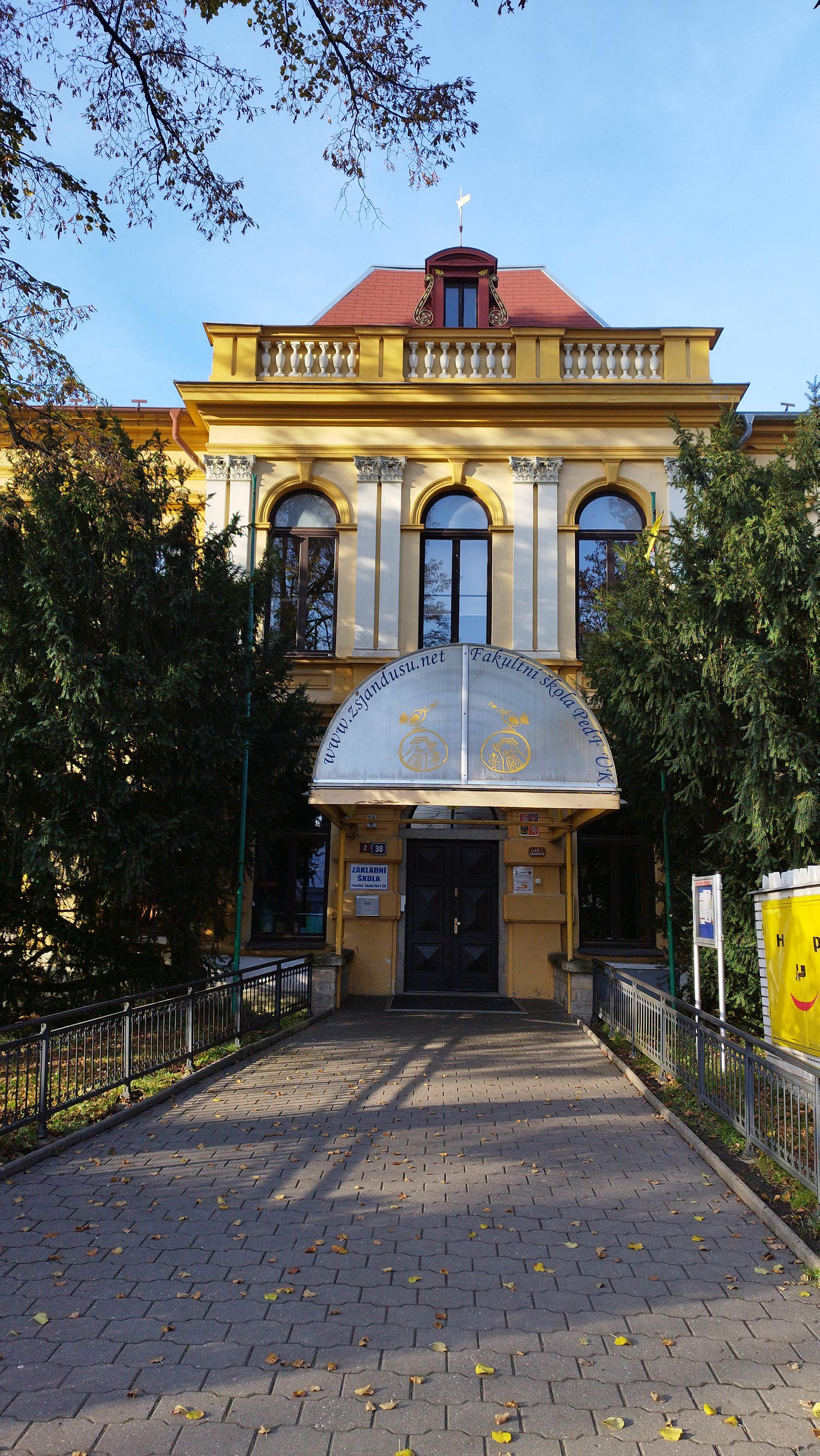 ZŠ, Praha 10, nám. Bratří Jandusů foto 3