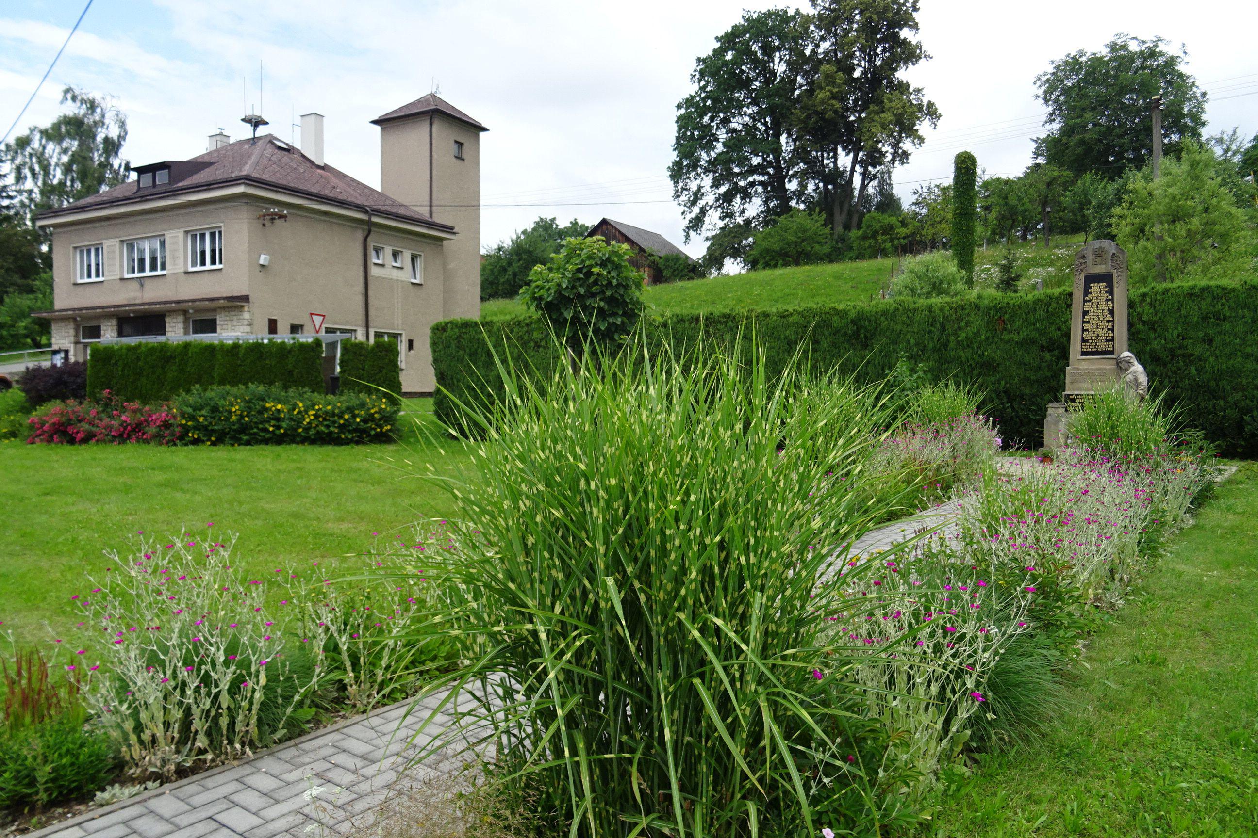 Slatina nad Úpou - obecní úřad foto 2