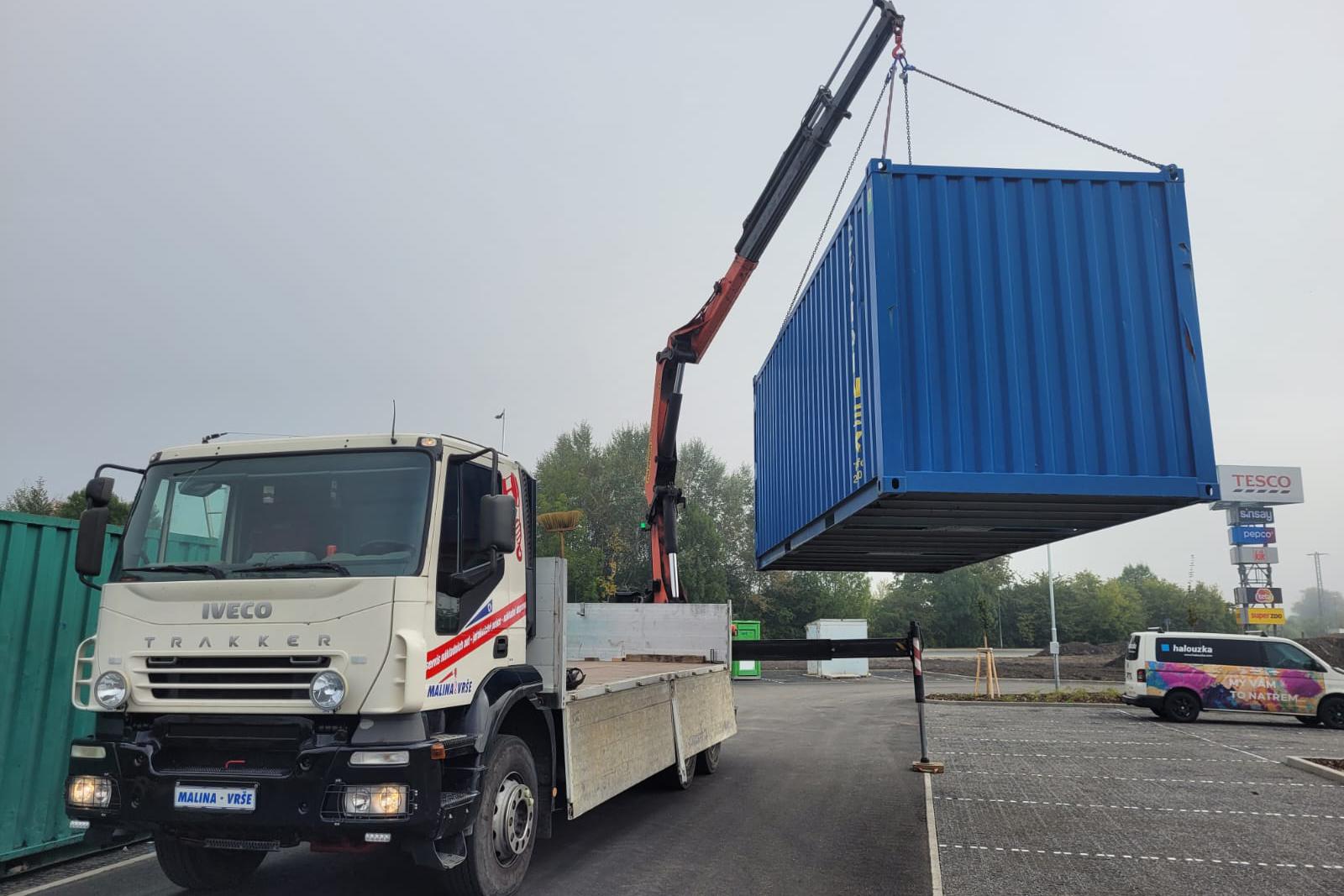 Pronájem nákladního vozidla s hydraulickou rukou