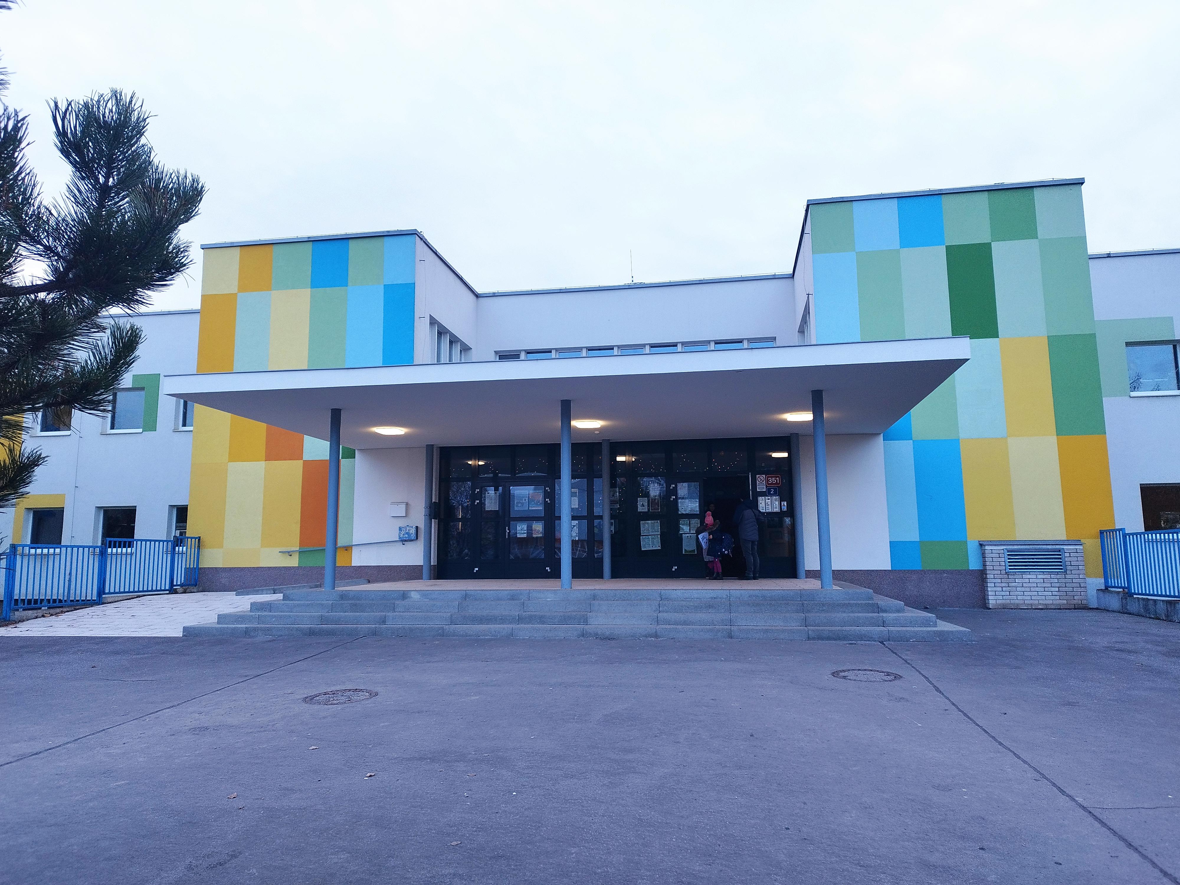 ZŠ Praha-Petrovice, Dopplerova