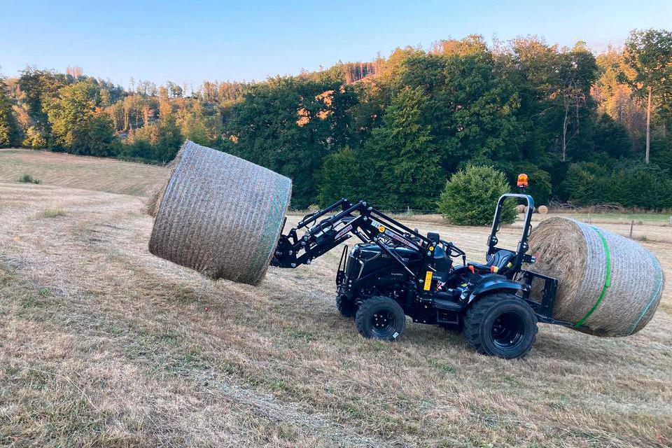 Malotraktor Captain 25k s čelním nakladačem