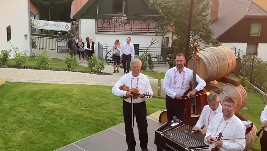 Cimbálová muzika Josefa Marečka foto 2 (náhled videa)