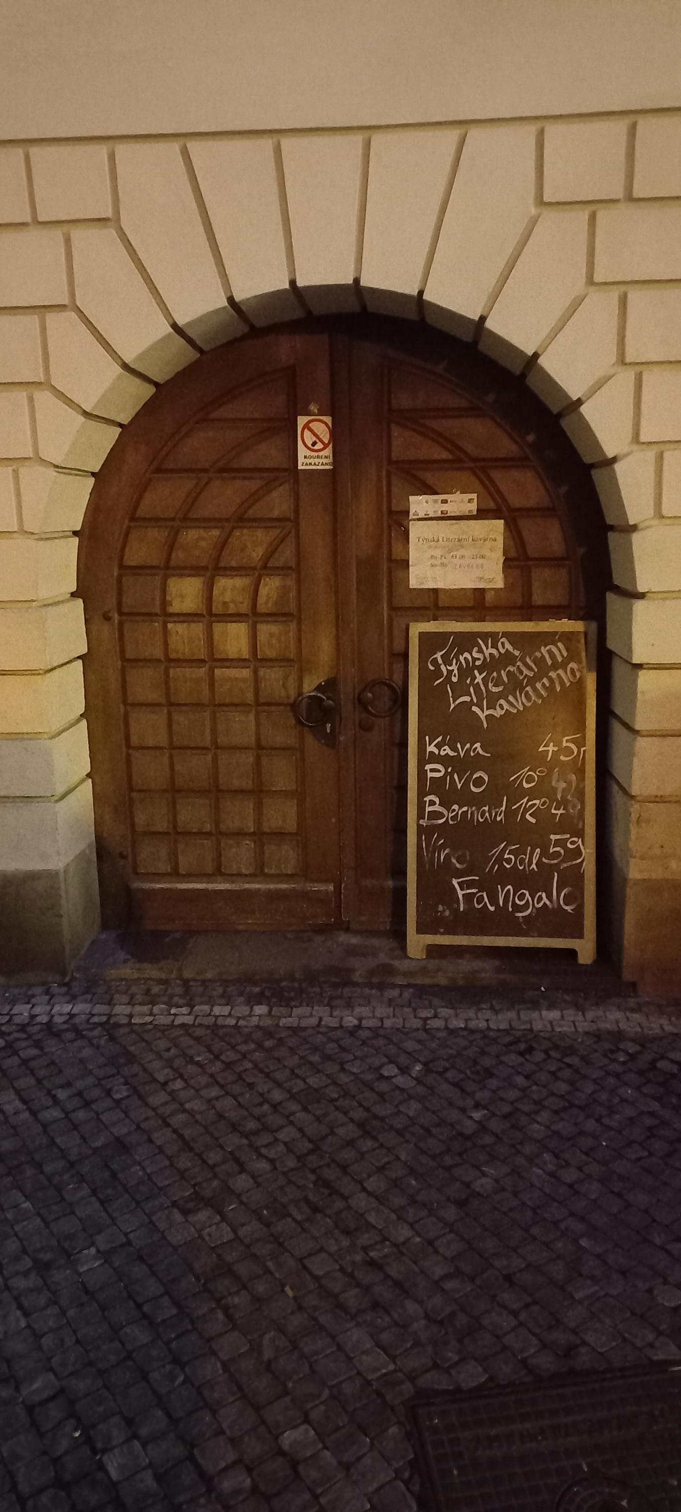 Týnská literární kavárna foto 3