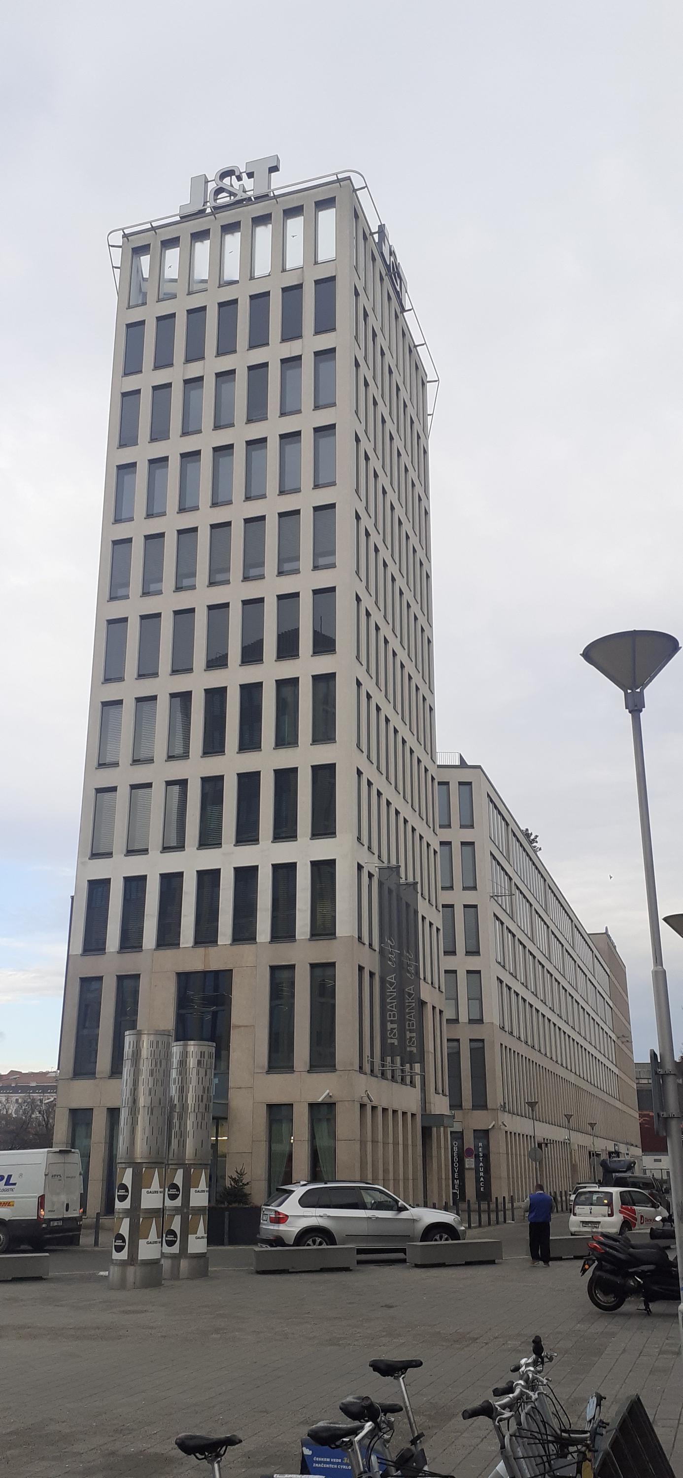 Dixons Carphone CoE foto 1