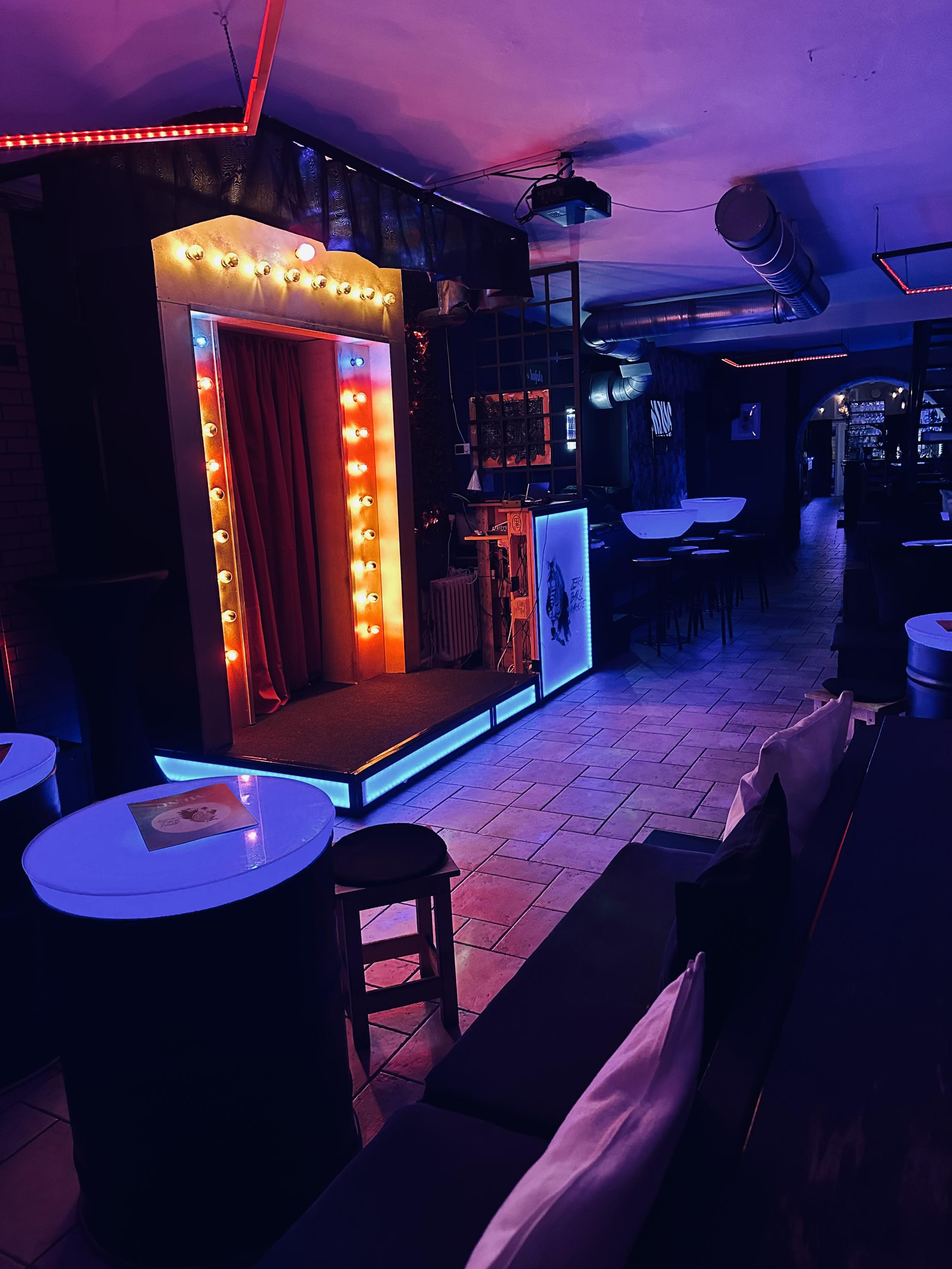 Zebra Bar & Karaoke foto 5