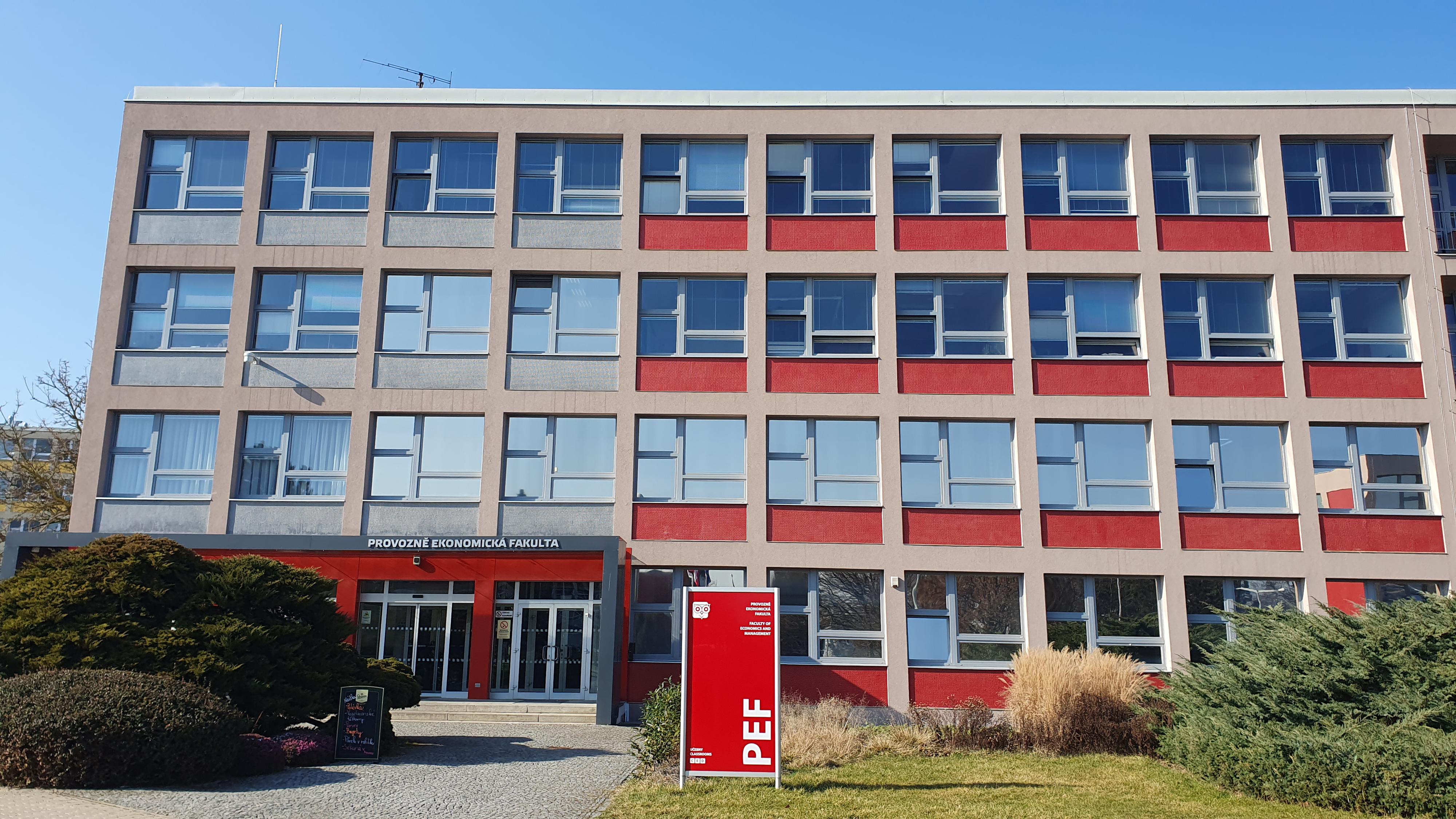 ČZU - Provozně ekonomická fakulta foto 2
