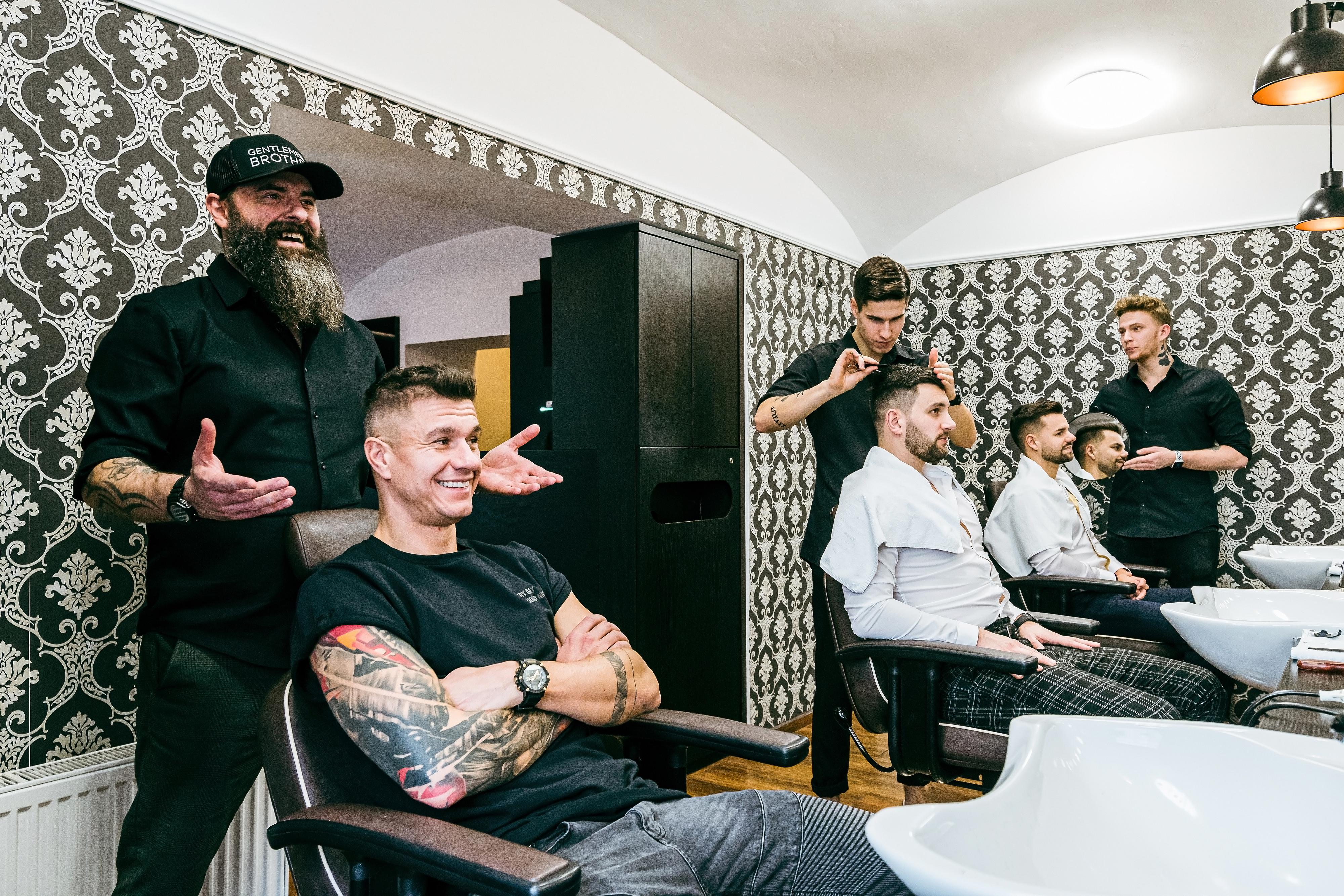 Gentlemen Brothers Barber Shop foto 3