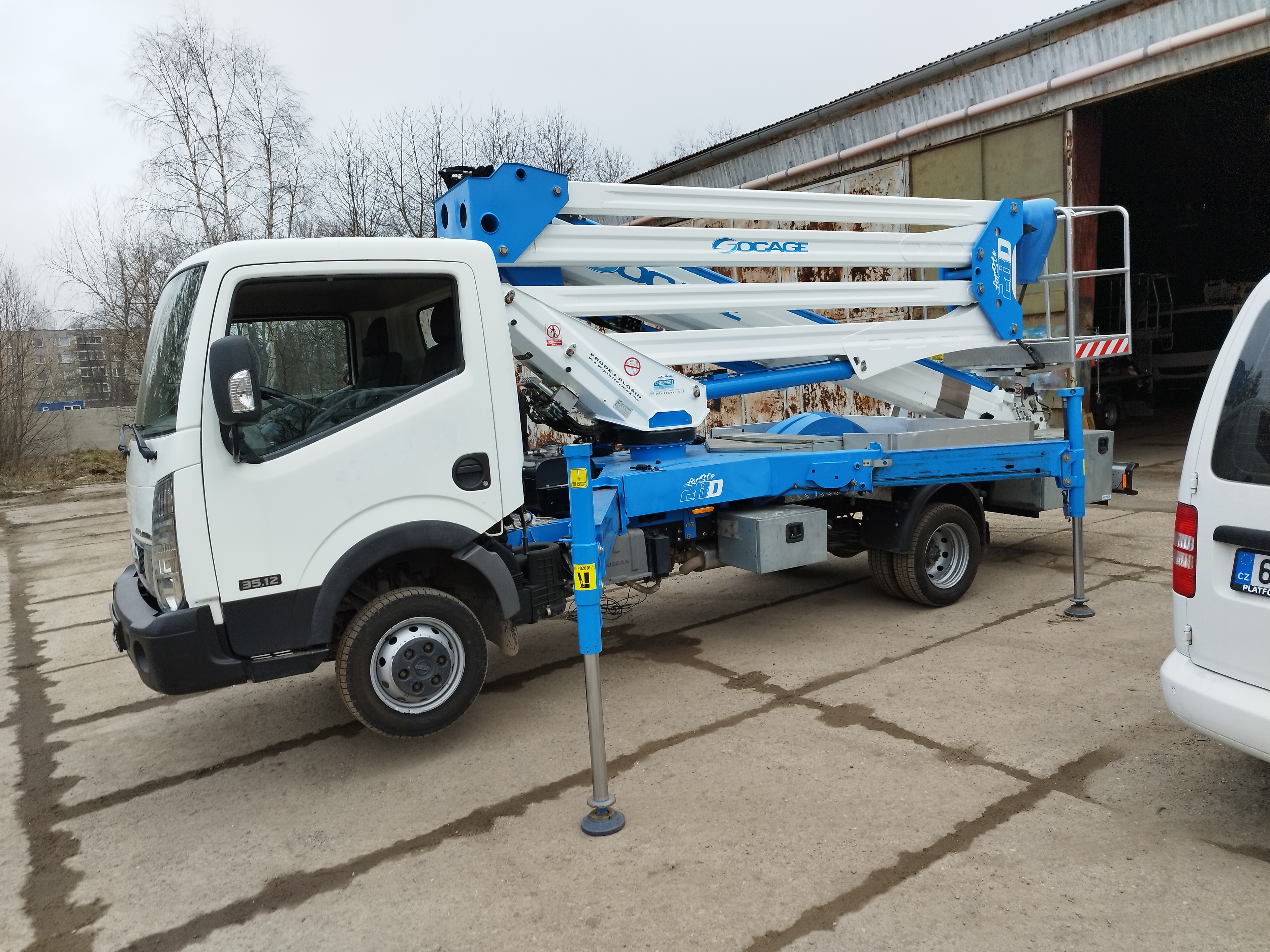 Práce s vysokozdvižnou plošinou - Oldřich Kachyňa foto 3