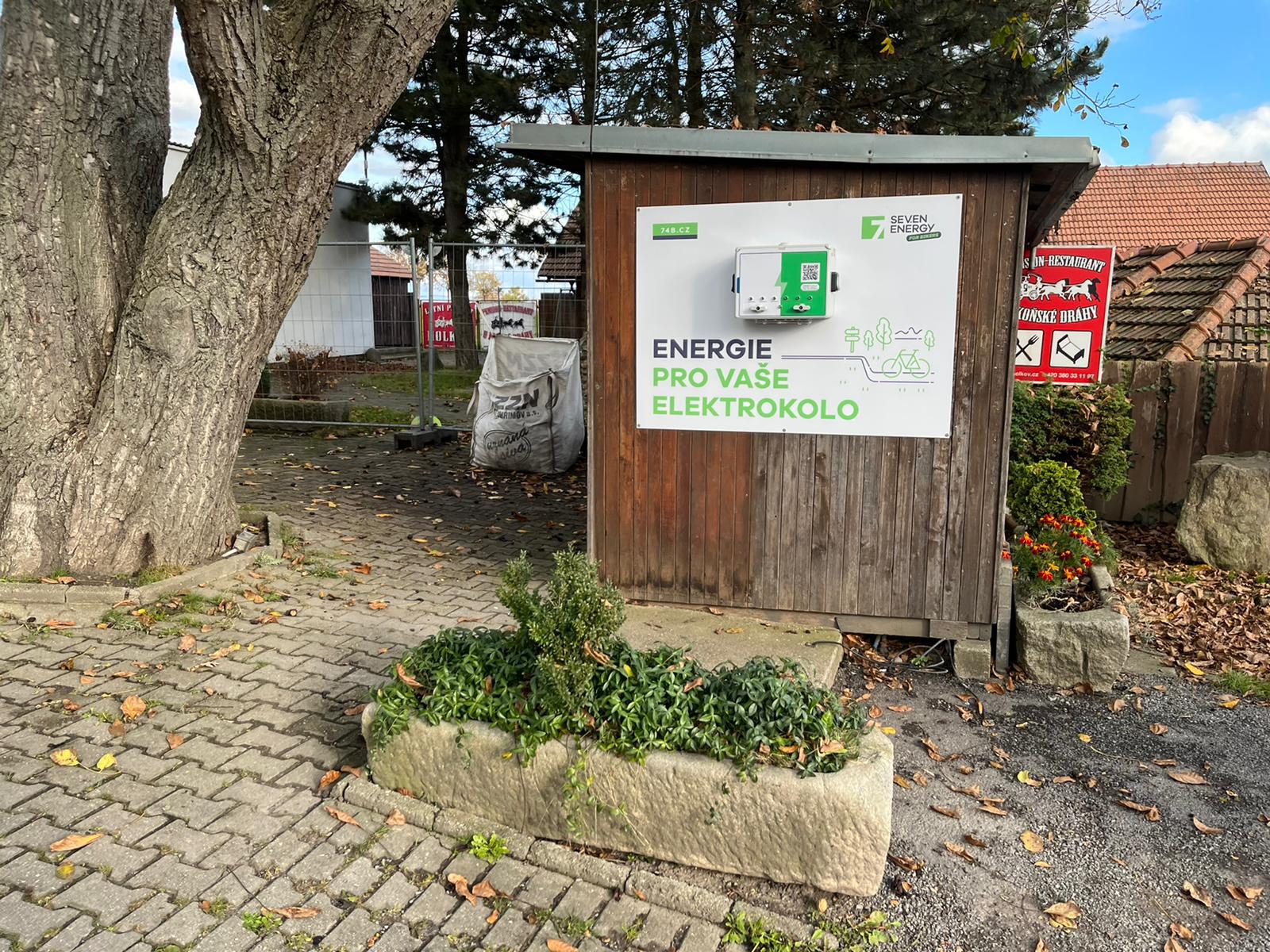 Nabíjecí stanice Letní parket Holkov foto 4
