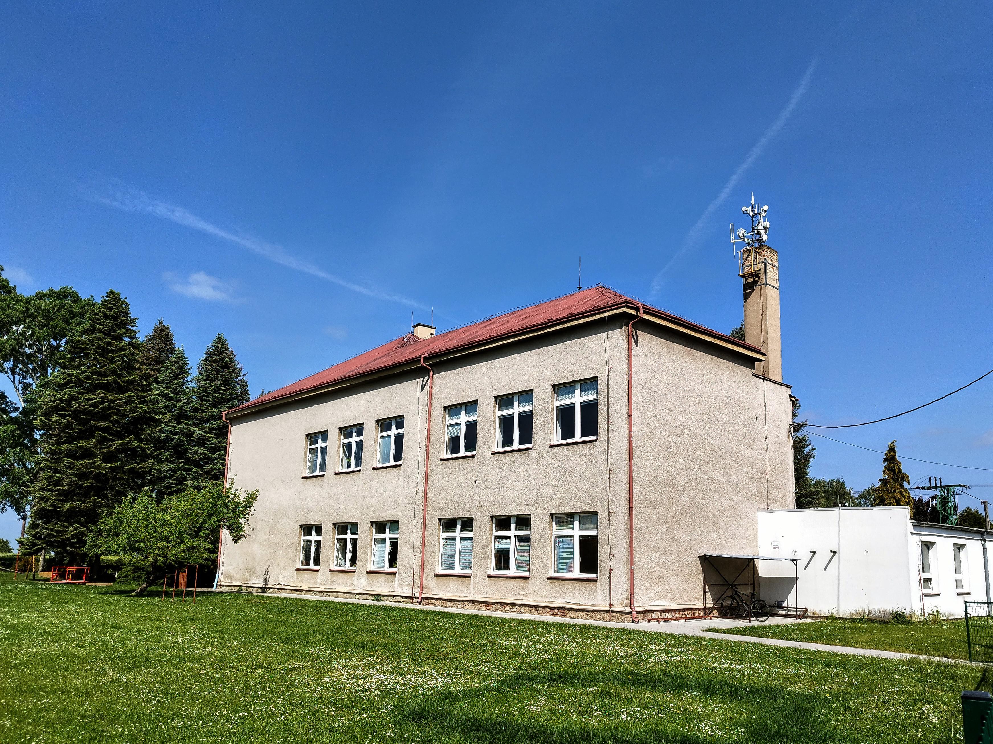 Základní škola a Mateřská škola Mikulovice, okres Pardubice foto 2