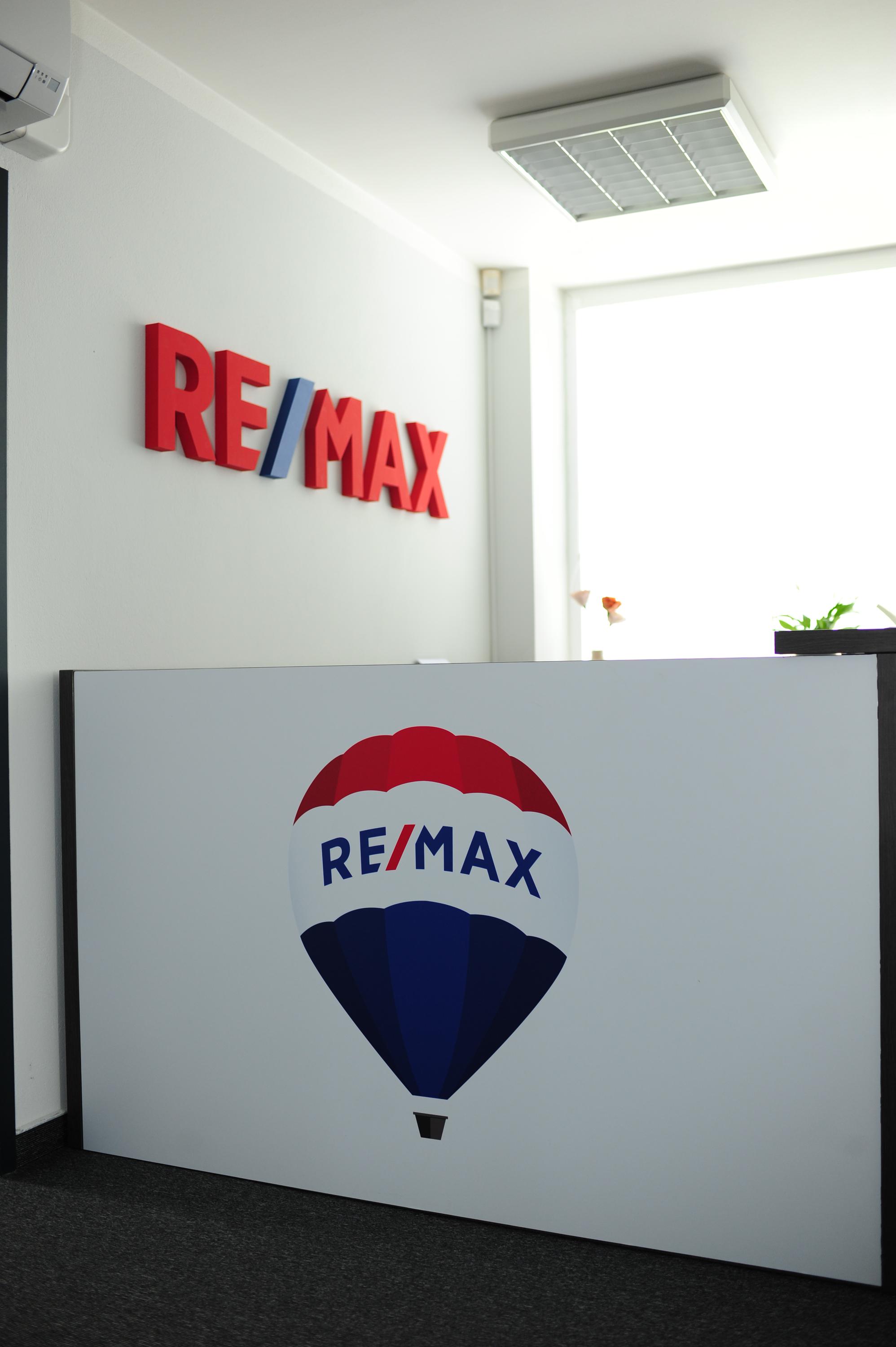 Ing. Jolana Rázlová, realitní makléřka RE/MAX Gold foto 2
