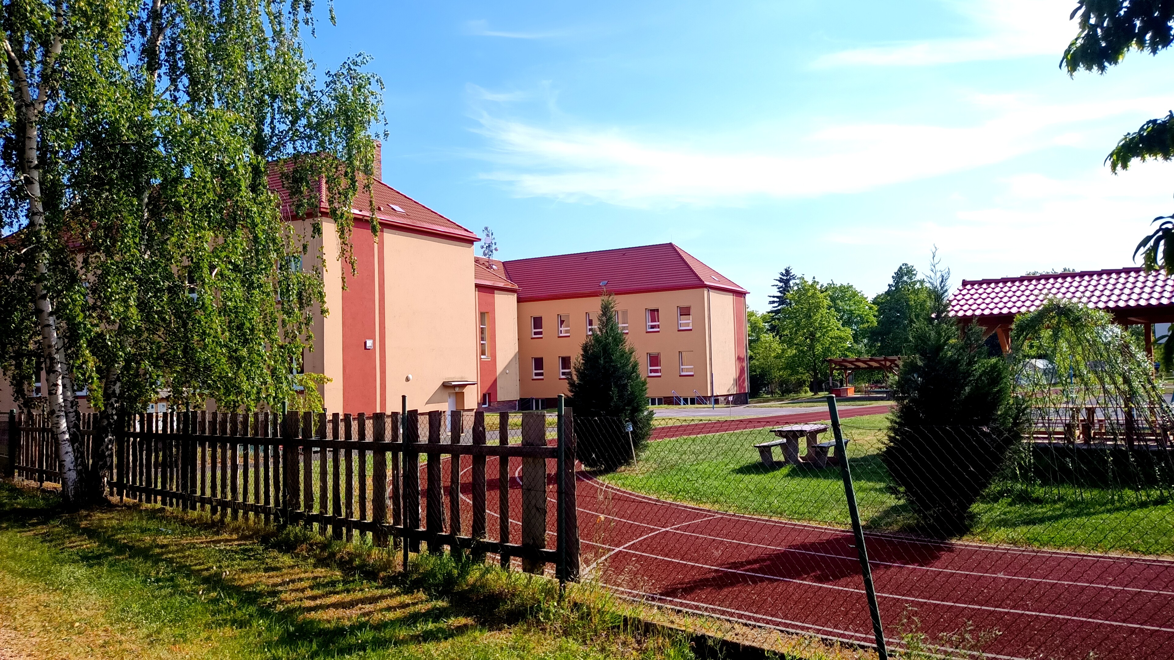 Základní škola Měcholupy, okres Louny foto 4