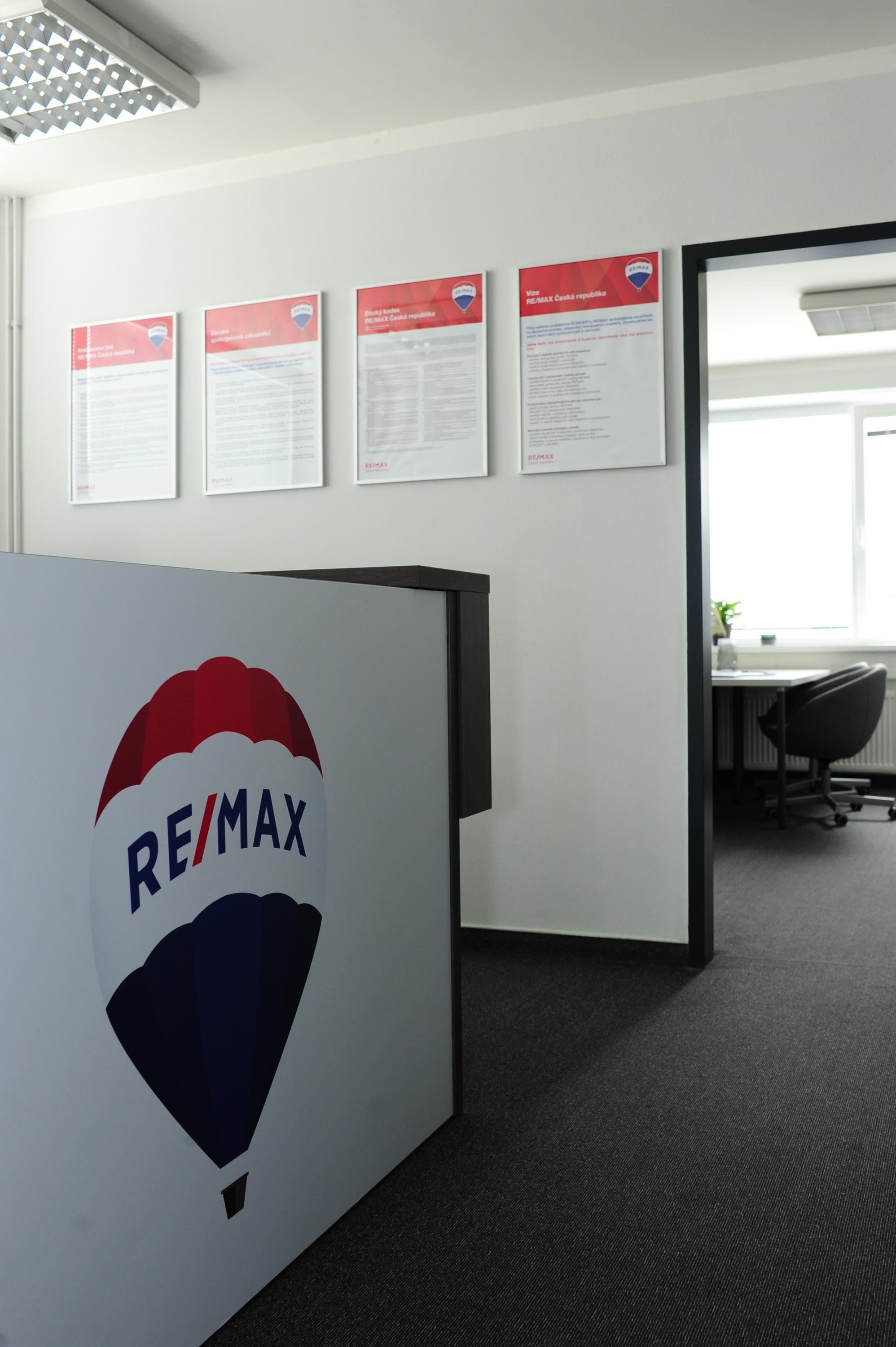 Ing. Jolana Rázlová, realitní makléřka RE/MAX Gold foto 3