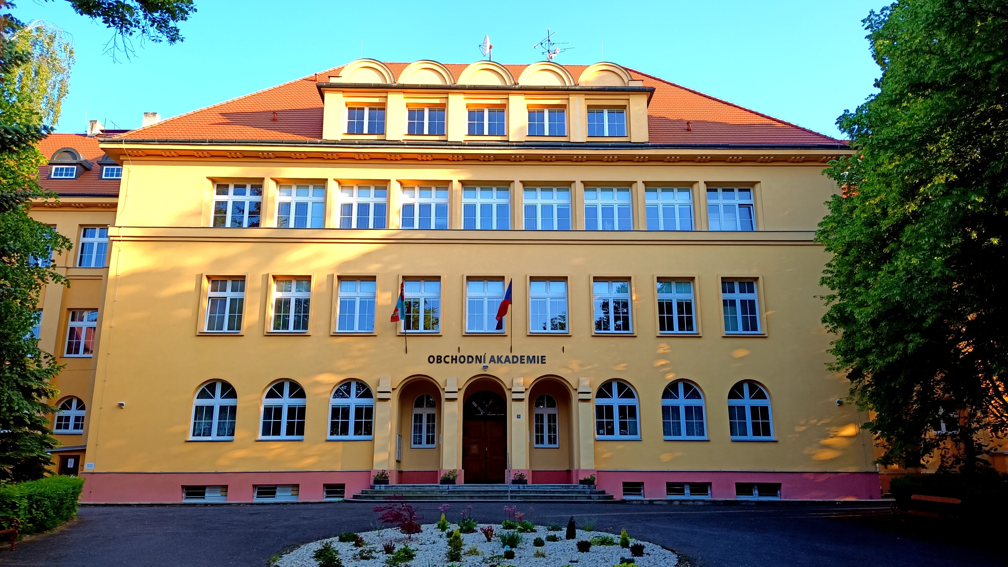Obchodní akademie a Střední odborná škola zemědělská a ekologická Žatec foto 2