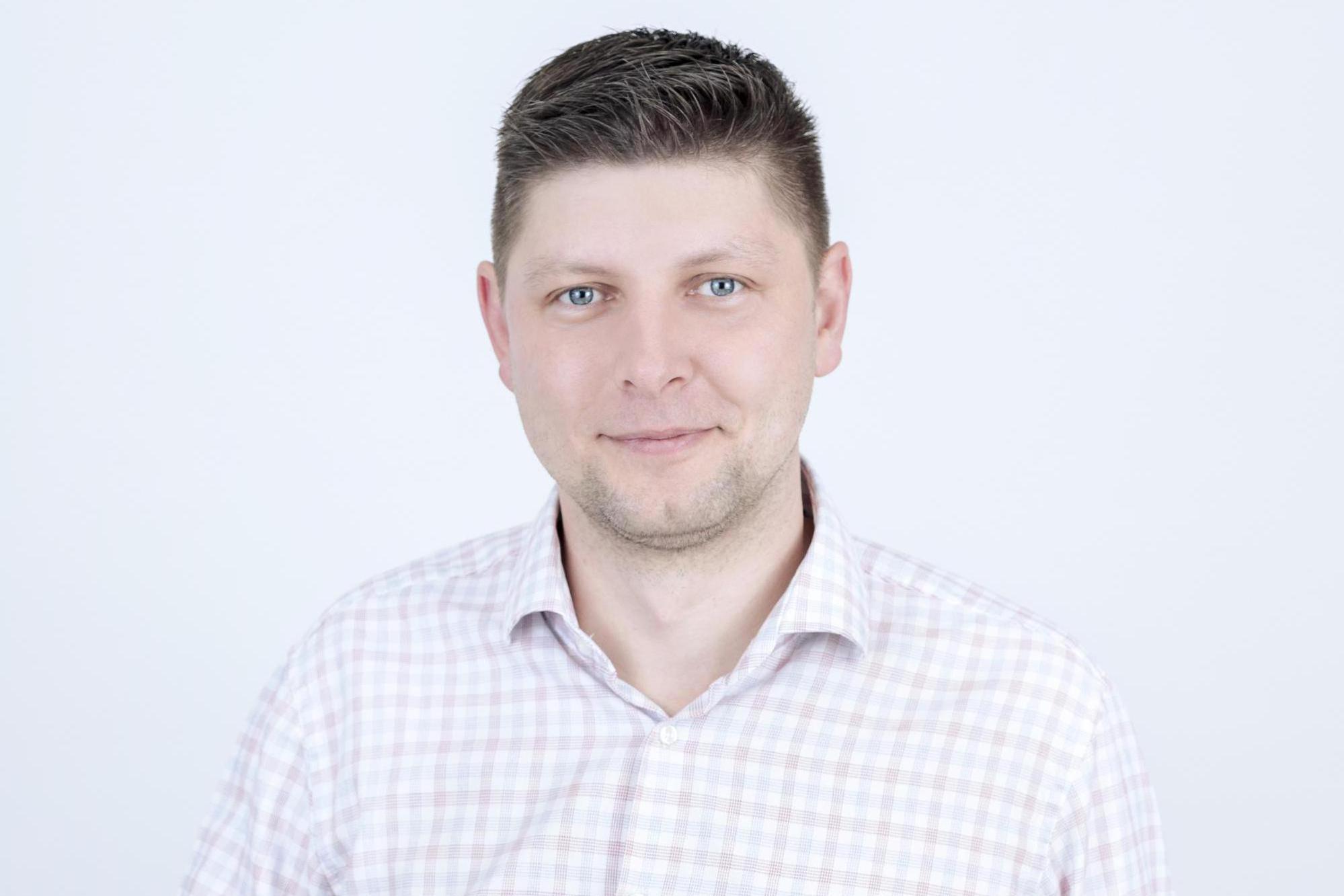 Realitní makléř - Standa Rychnavský