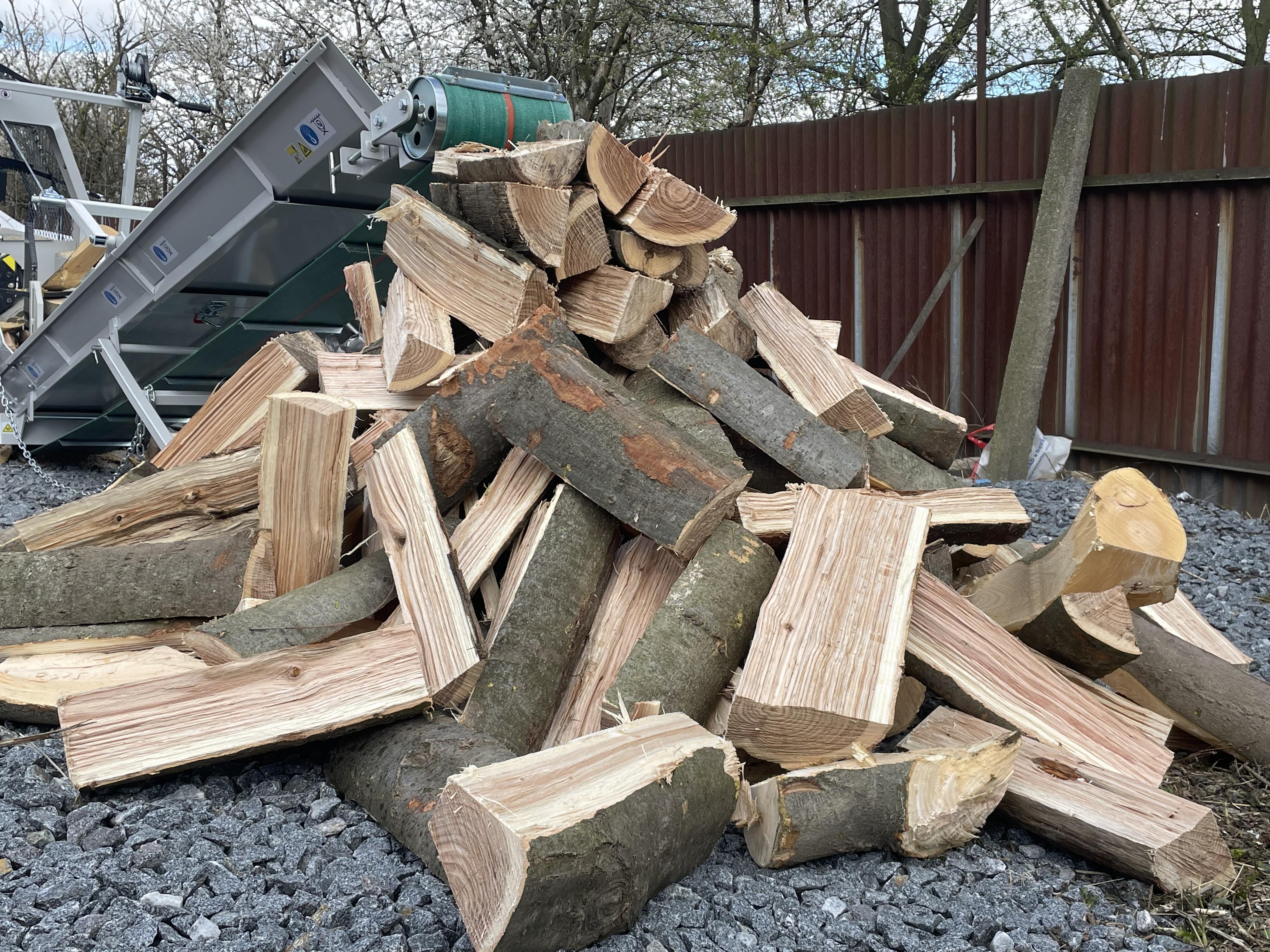 NV palivové dřevo foto 2